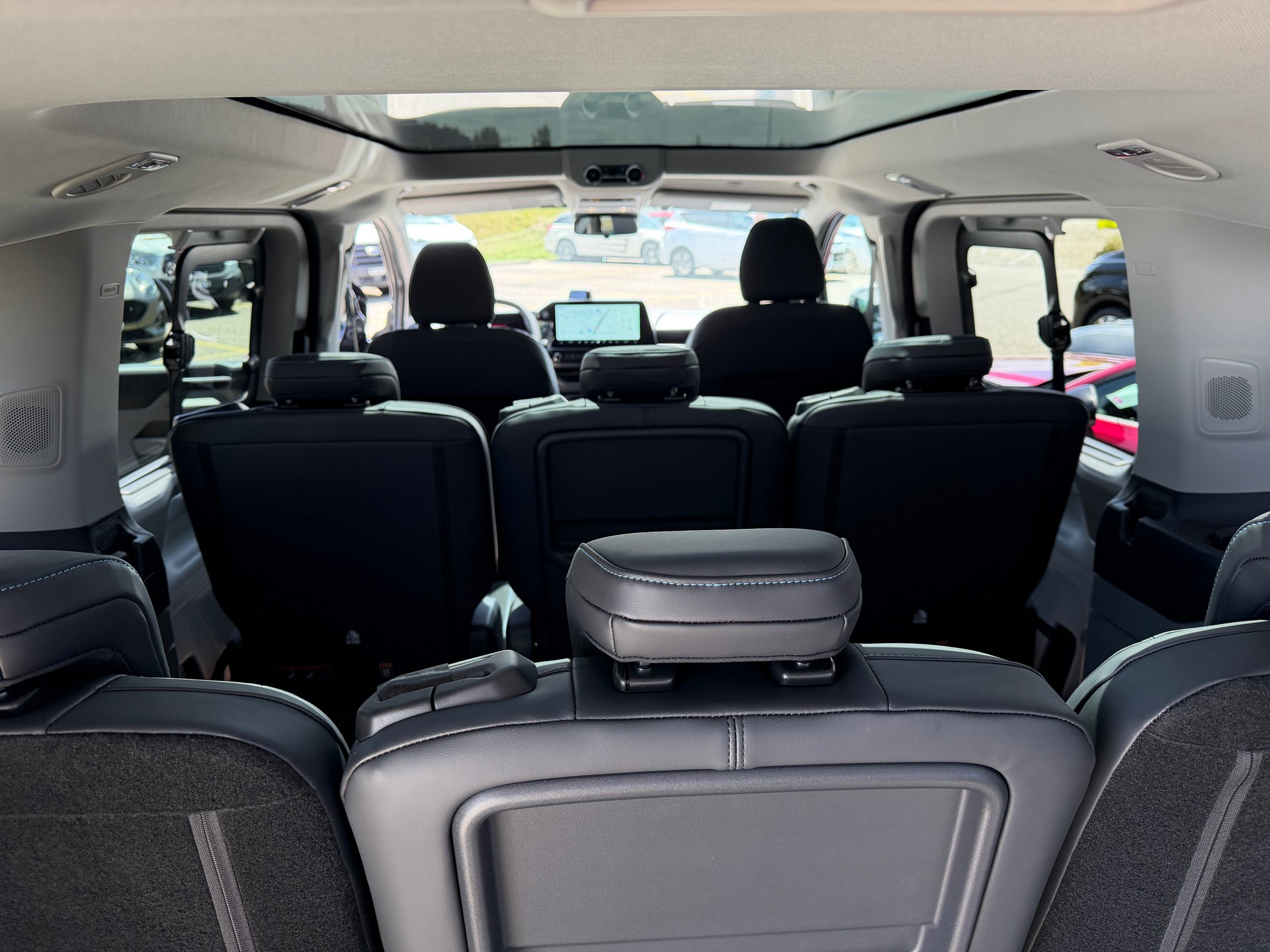 FORD Tourneo Bus 320 L1H1 Sport Automat 4x4-image-14