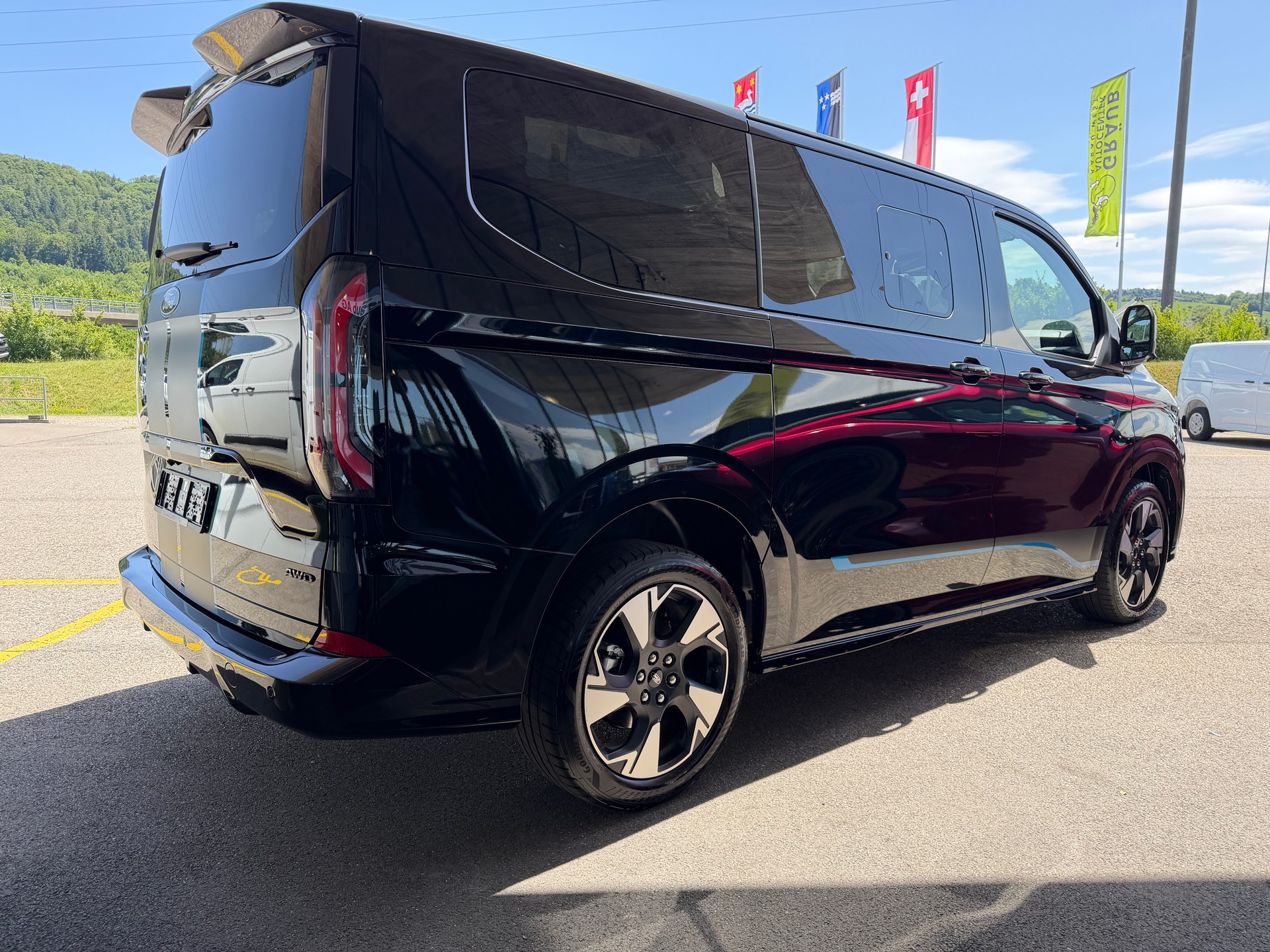 FORD Tourneo Bus 320 L1H1 Sport Automat 4x4-image-5
