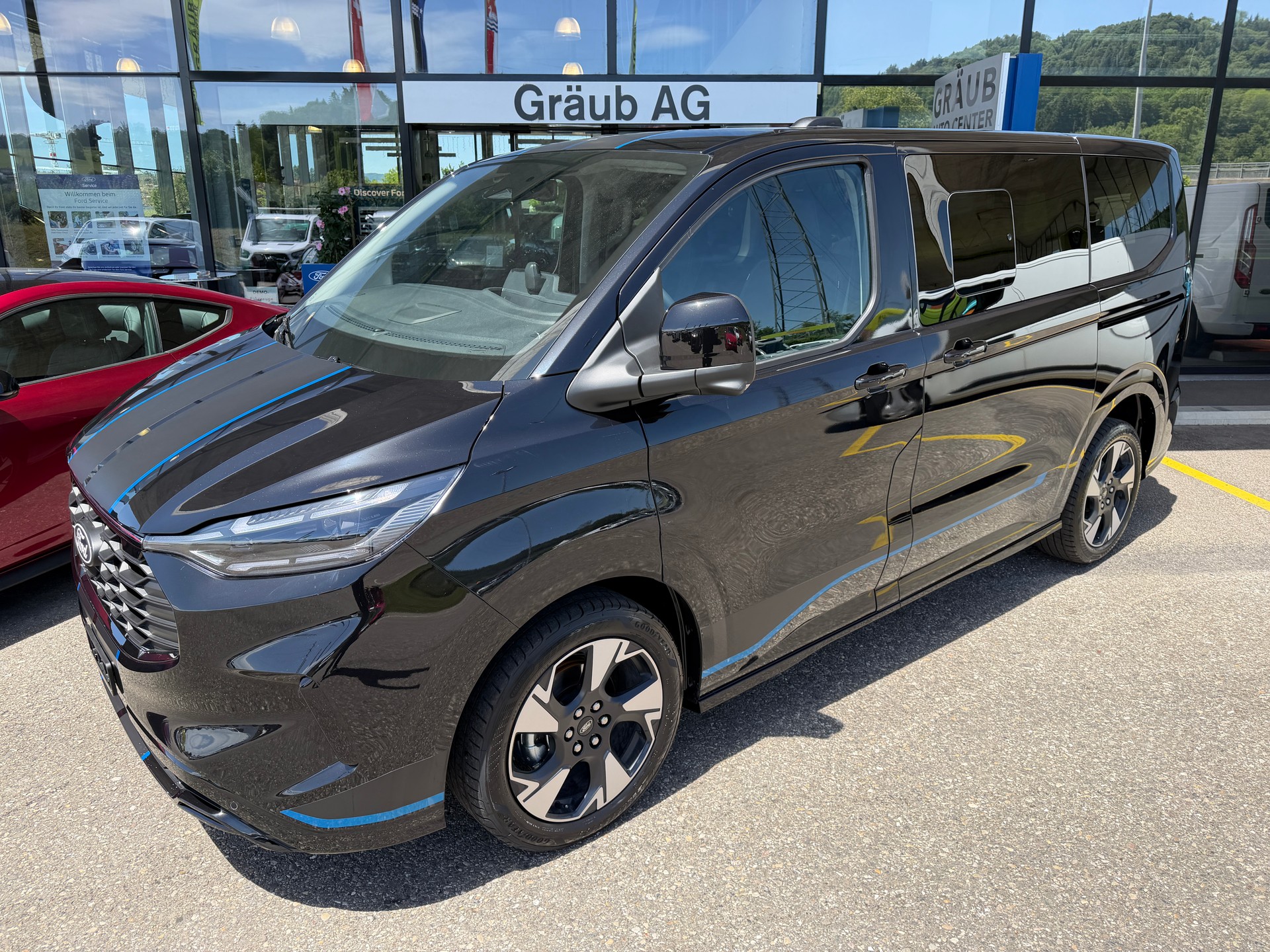 FORD Tourneo Bus 320 L1H1 Sport Automat 4x4-image-2
