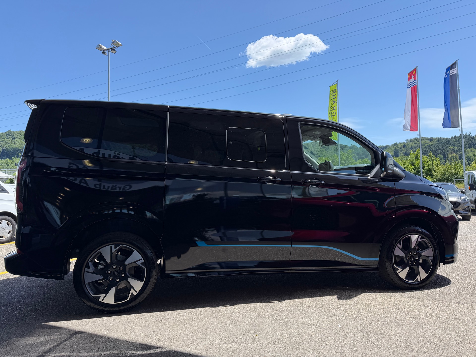 FORD Tourneo Bus 320 L1H1 Sport Automat 4x4-image-7