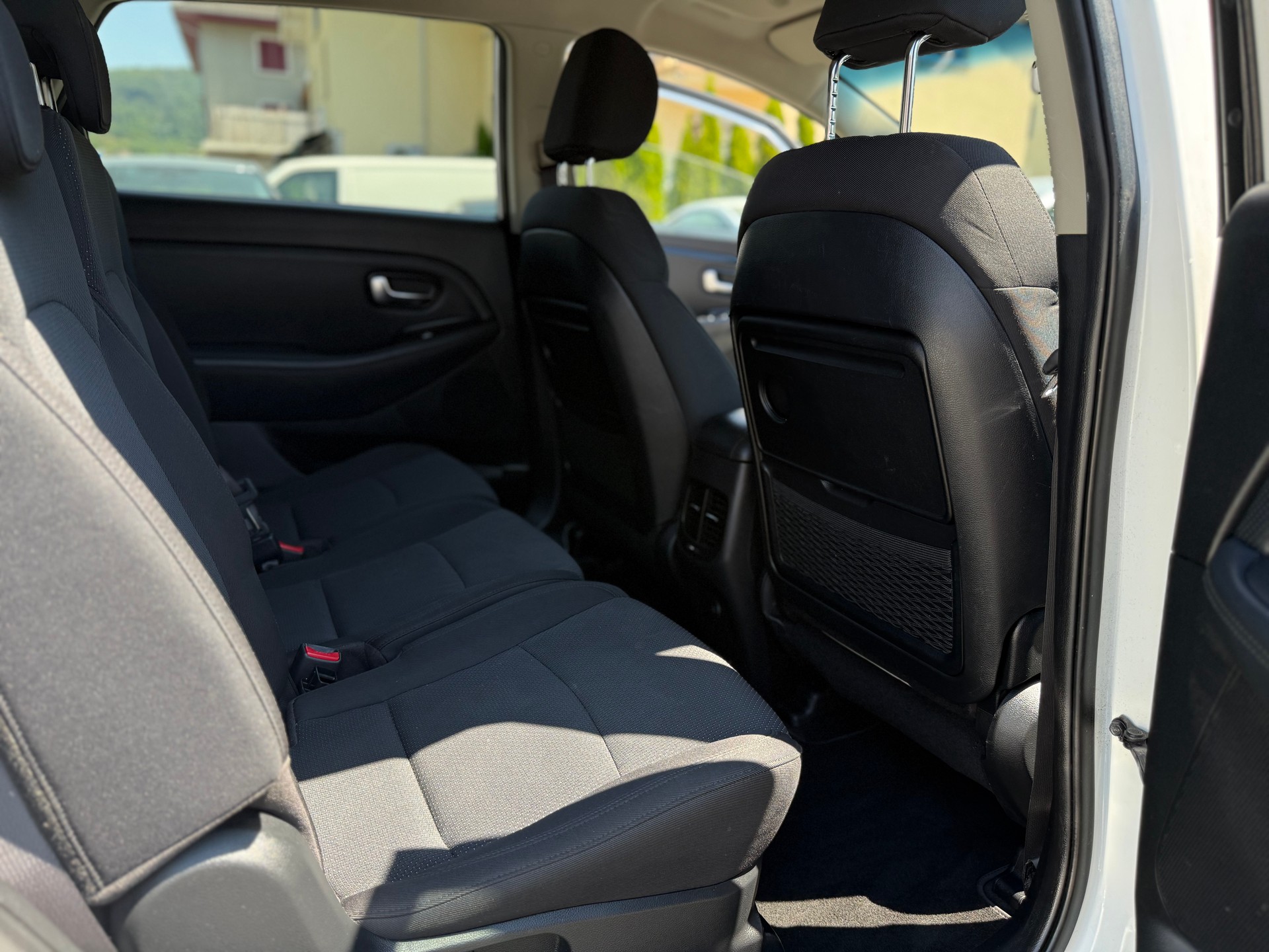 KIA Carens 1.7 CRDi Trend DCT-image-15