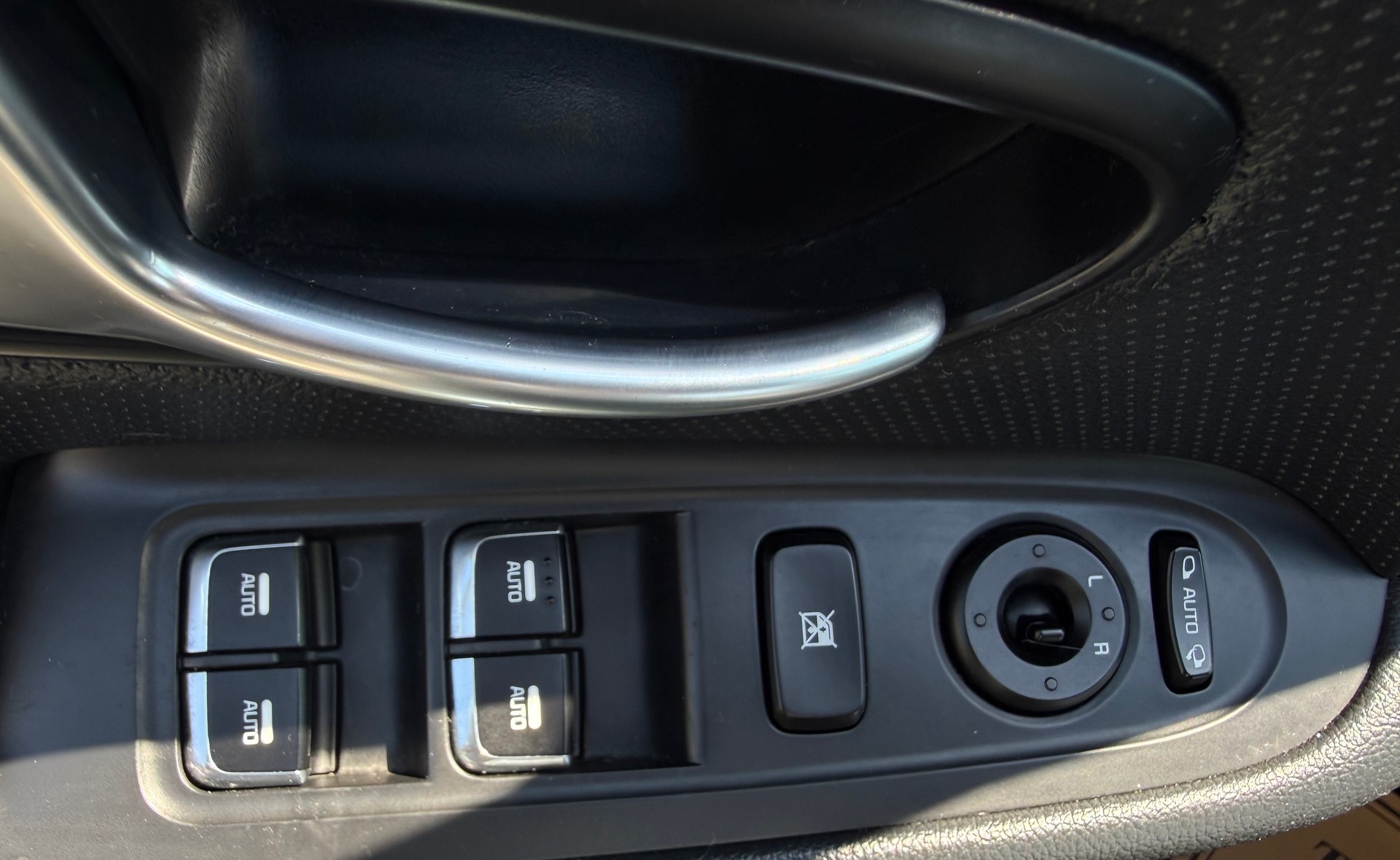 KIA Carens 1.7 CRDi Trend DCT-image-21