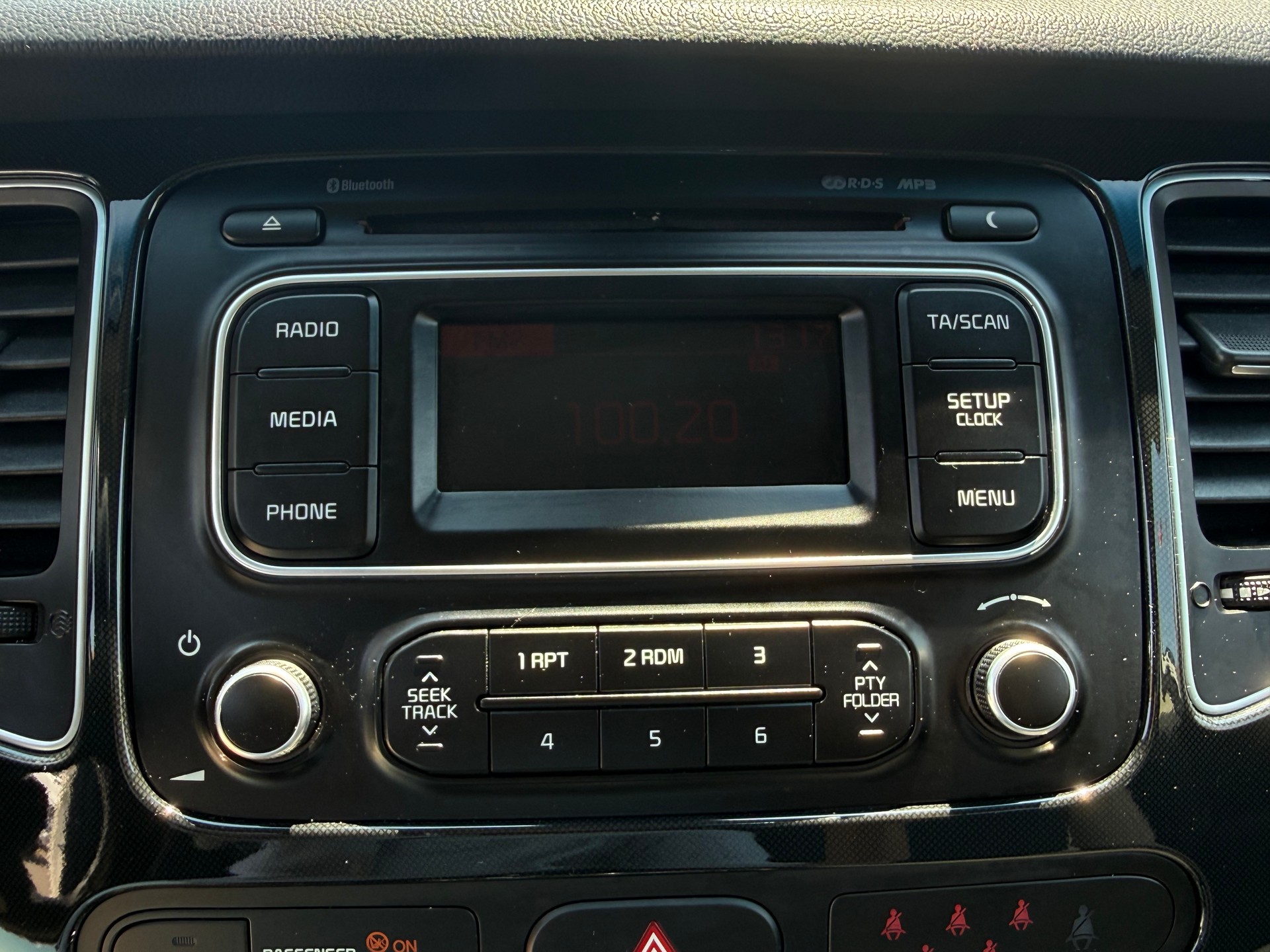 KIA Carens 1.7 CRDi Trend DCT-image-18