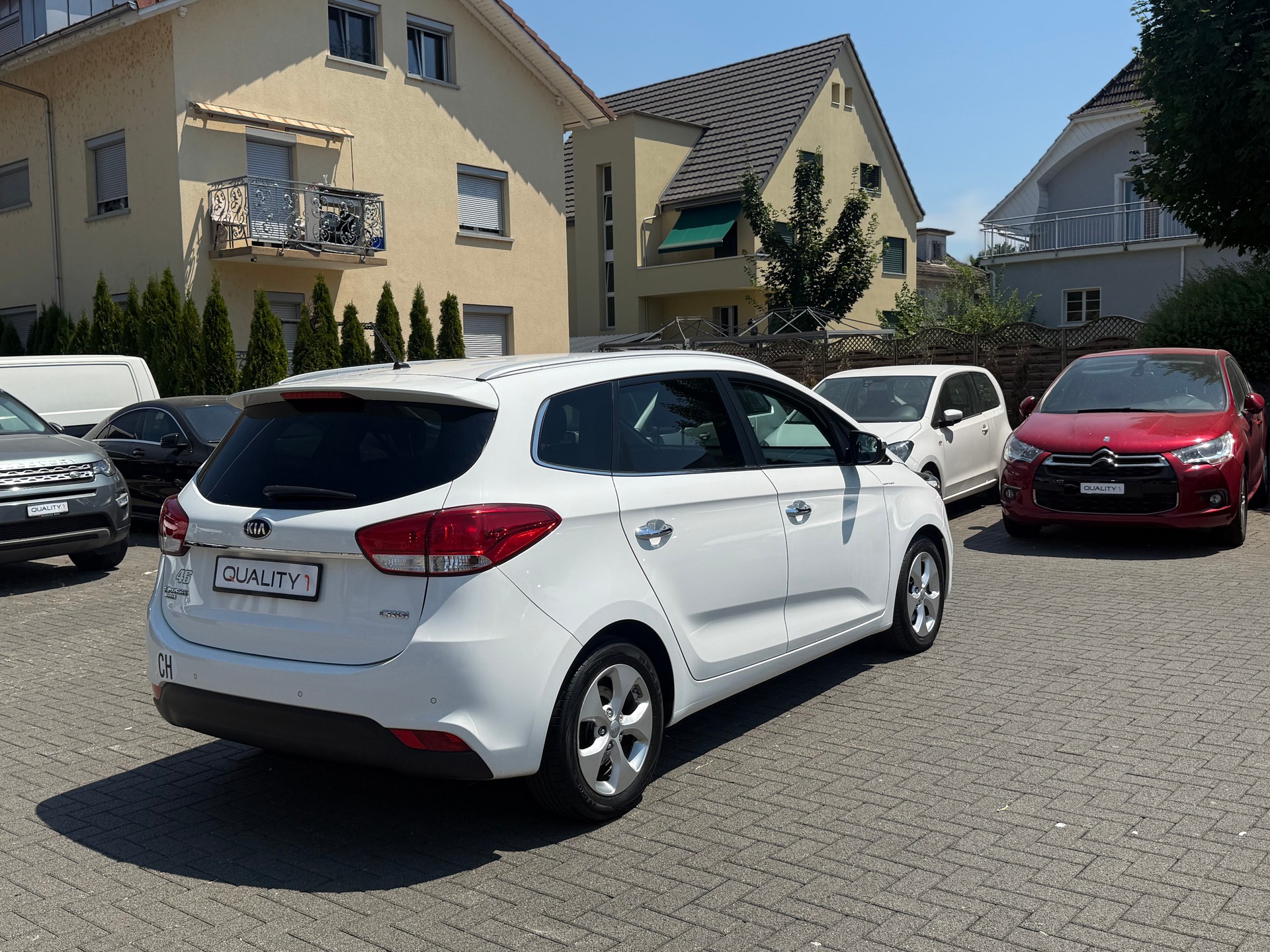 KIA Carens 1.7 CRDi Trend DCT-image-3