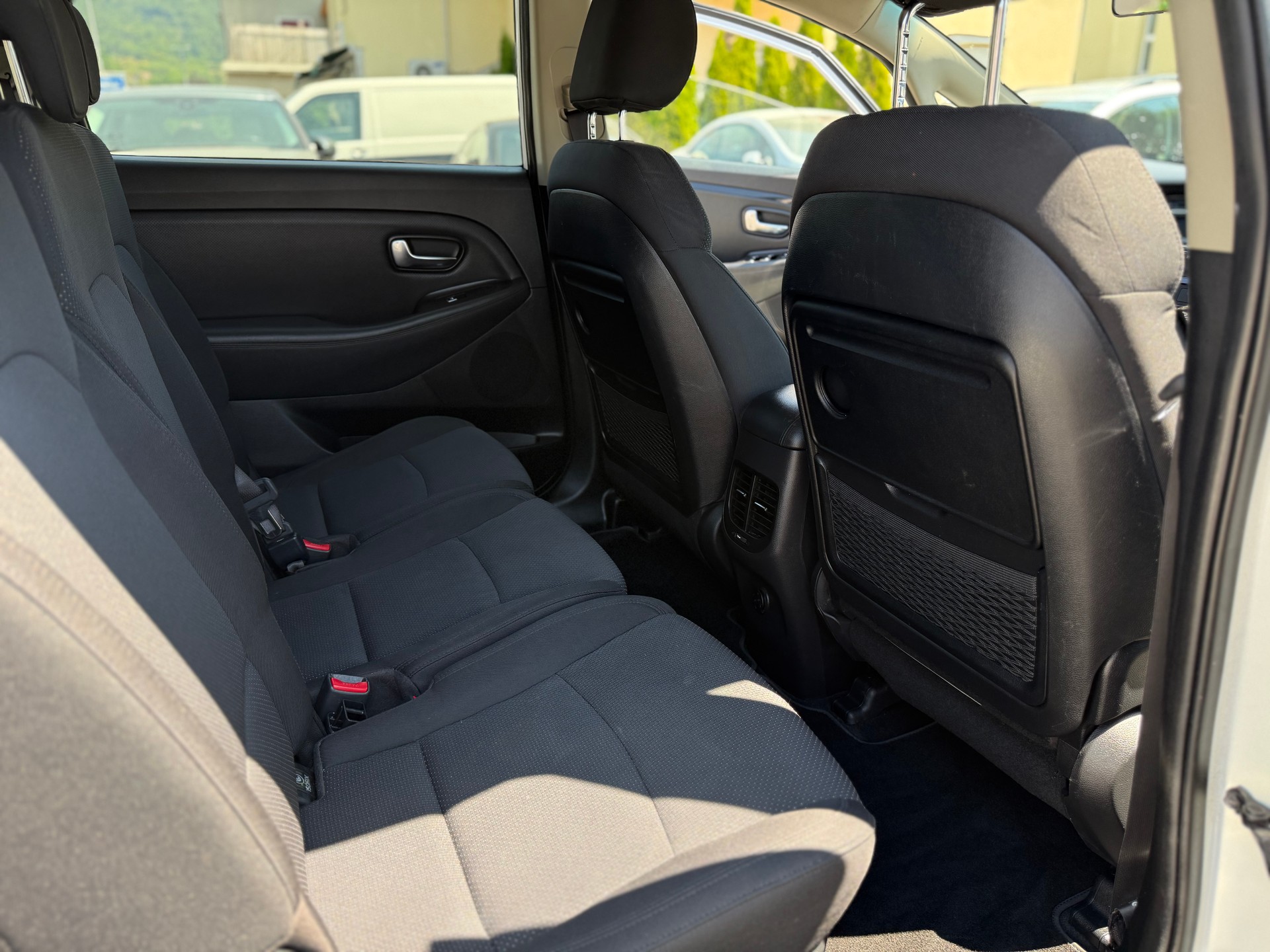 KIA Carens 1.7 CRDi Trend DCT-image-13