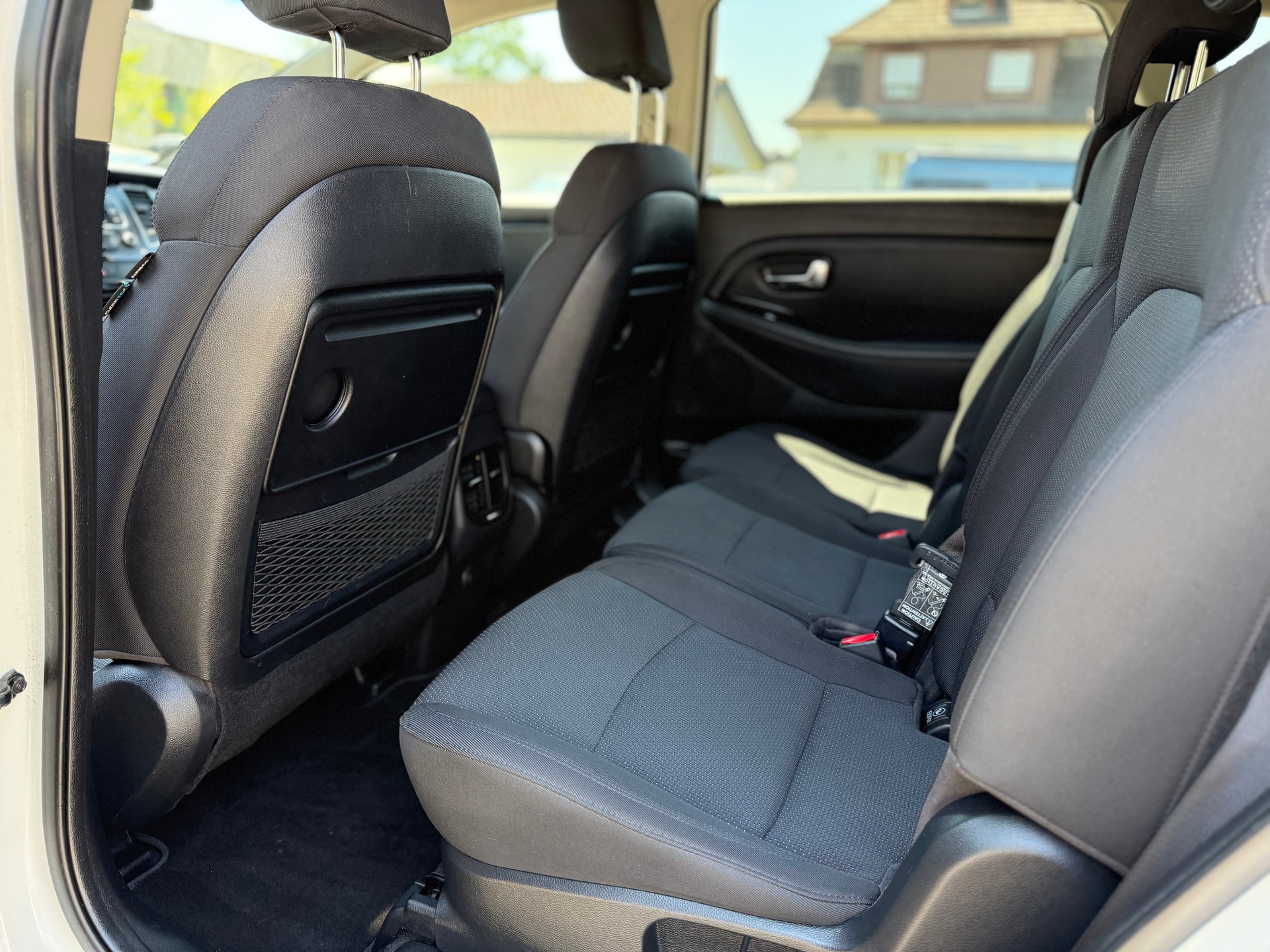 KIA Carens 1.7 CRDi Trend DCT-image-14