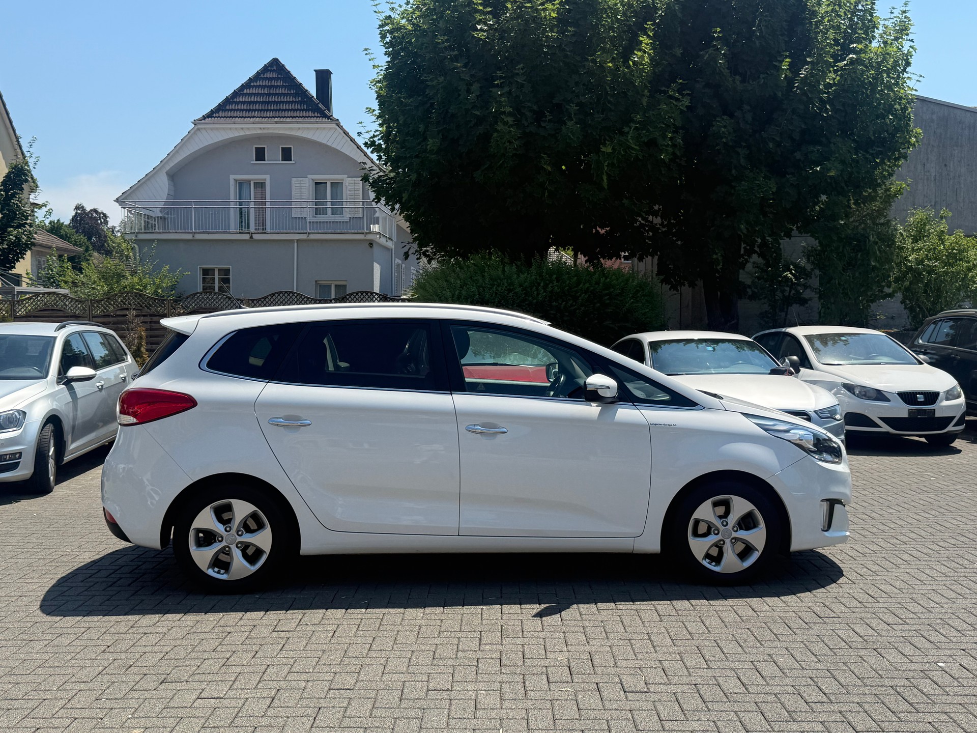 KIA Carens 1.7 CRDi Trend DCT-image-2