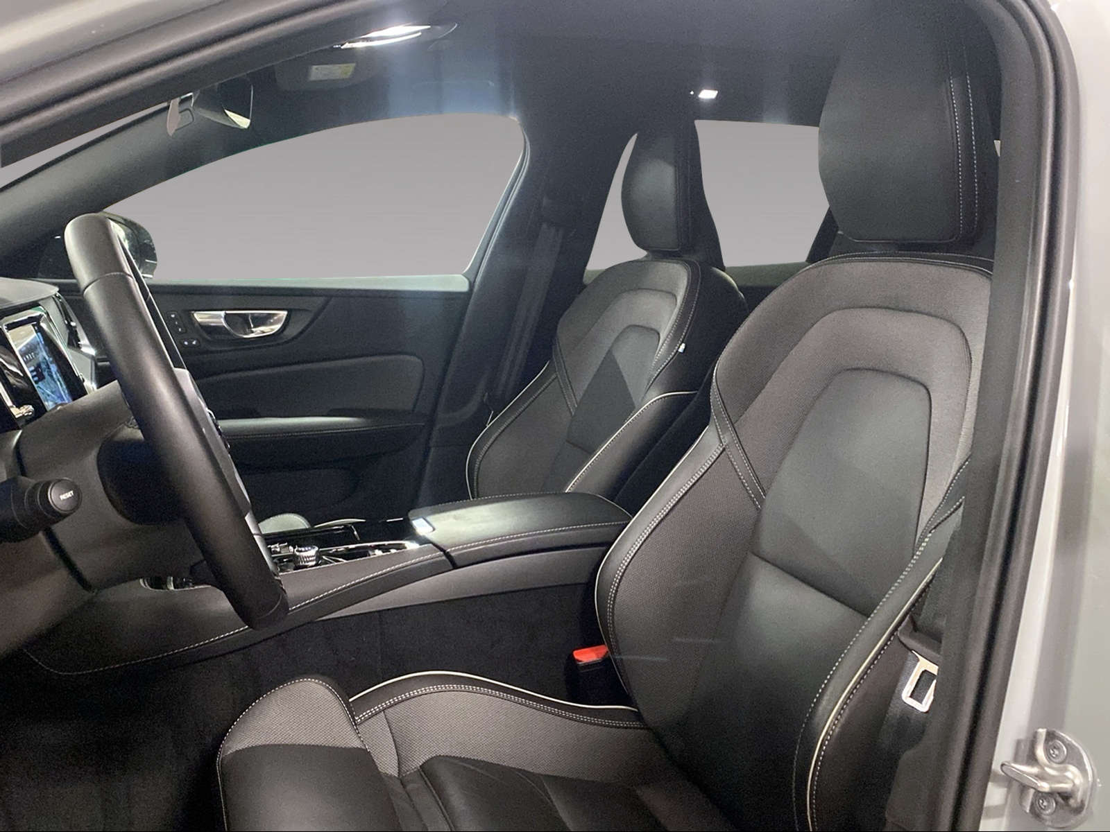 VOLVO V60 2.0 T6 TE Ultimate Dark eAWD-image-5
