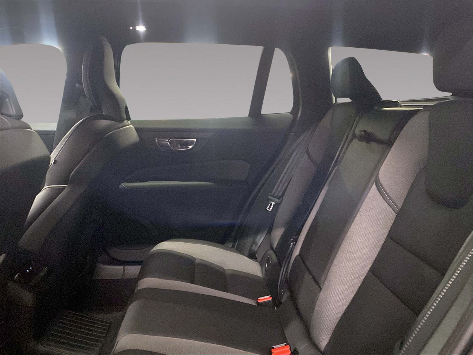 VOLVO V60 2.0 T6 TE Ultimate Dark eAWD-image-7