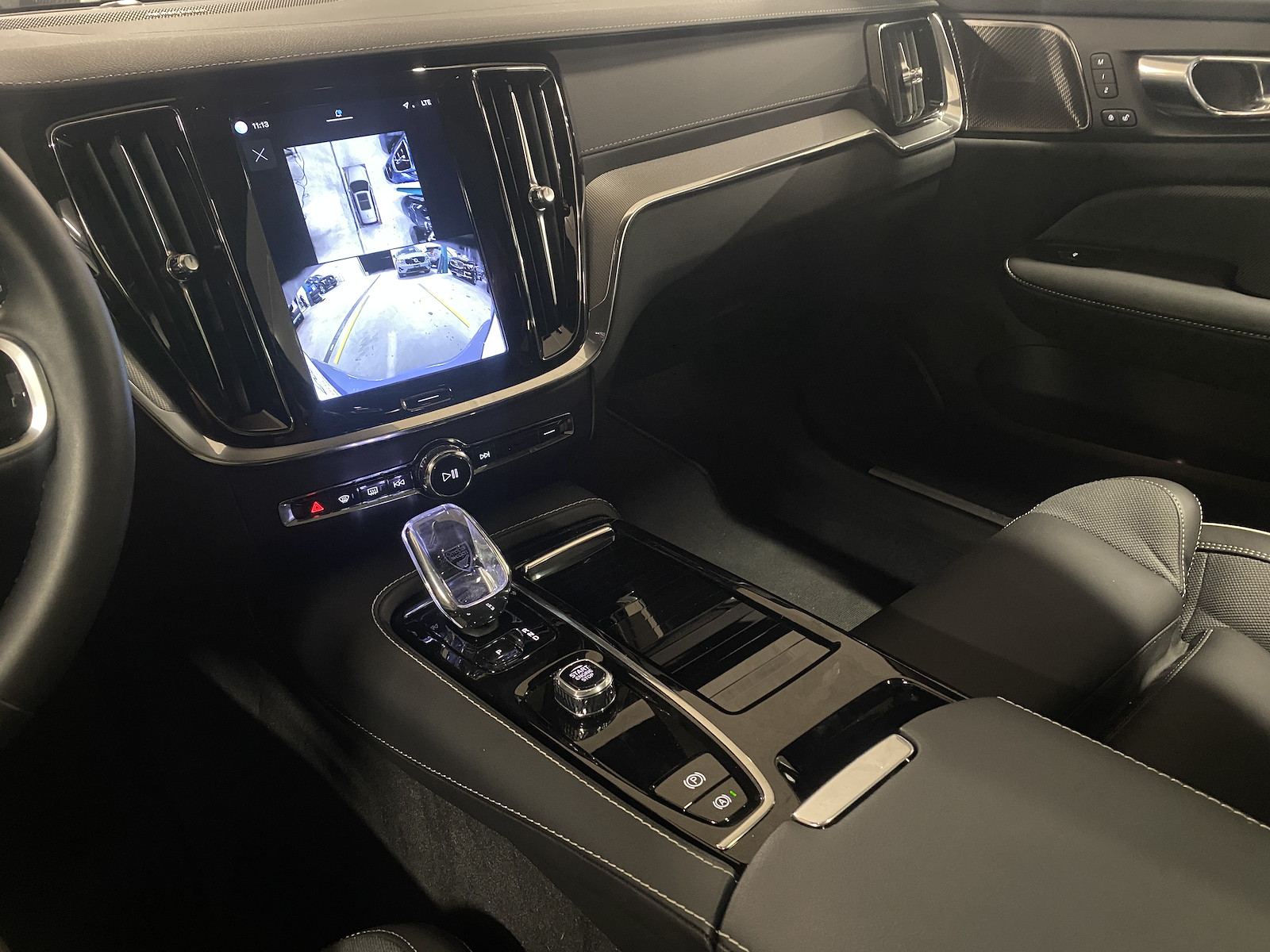 VOLVO V60 2.0 T6 TE Ultimate Dark eAWD-image-10