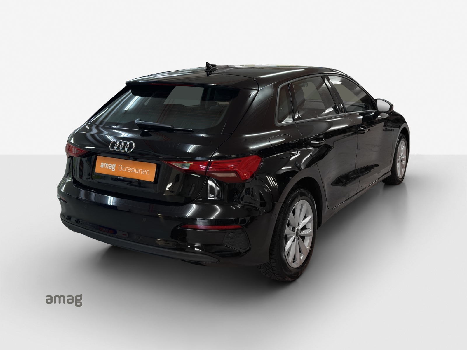 AUDI A3 Sportback 35 TFSI Attraction S-tronic-image-4