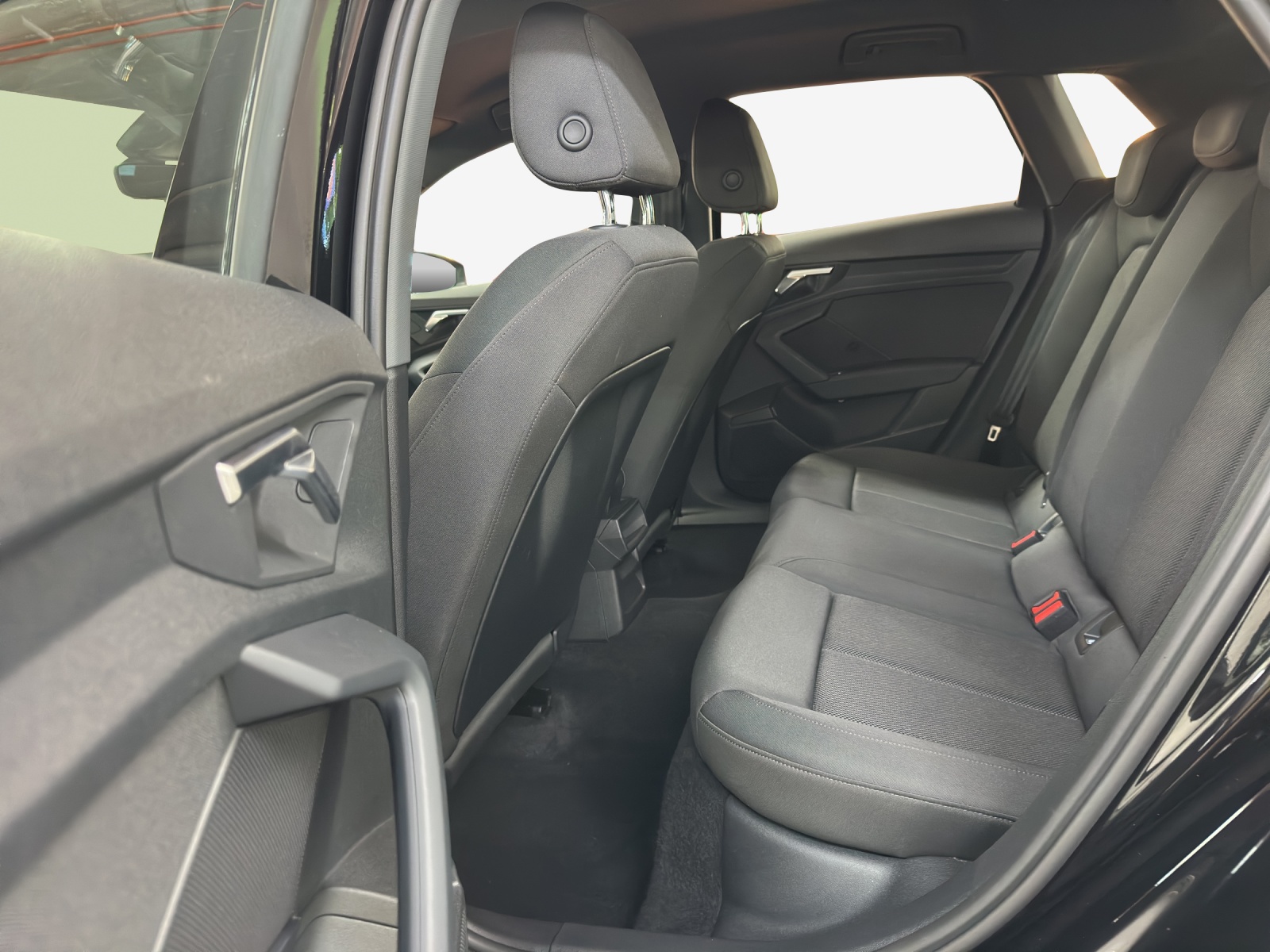 AUDI A3 Sportback 35 TFSI Attraction S-tronic-image-11