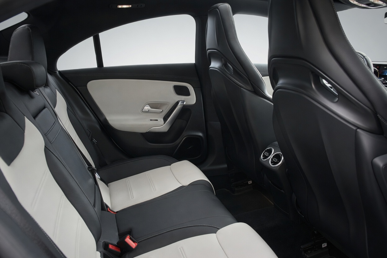 MERCEDES-BENZ CLA 35 AMG 4Matic 7G-DCT-image-11