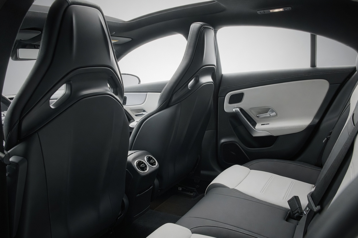 MERCEDES-BENZ CLA 35 AMG 4Matic 7G-DCT-image-9