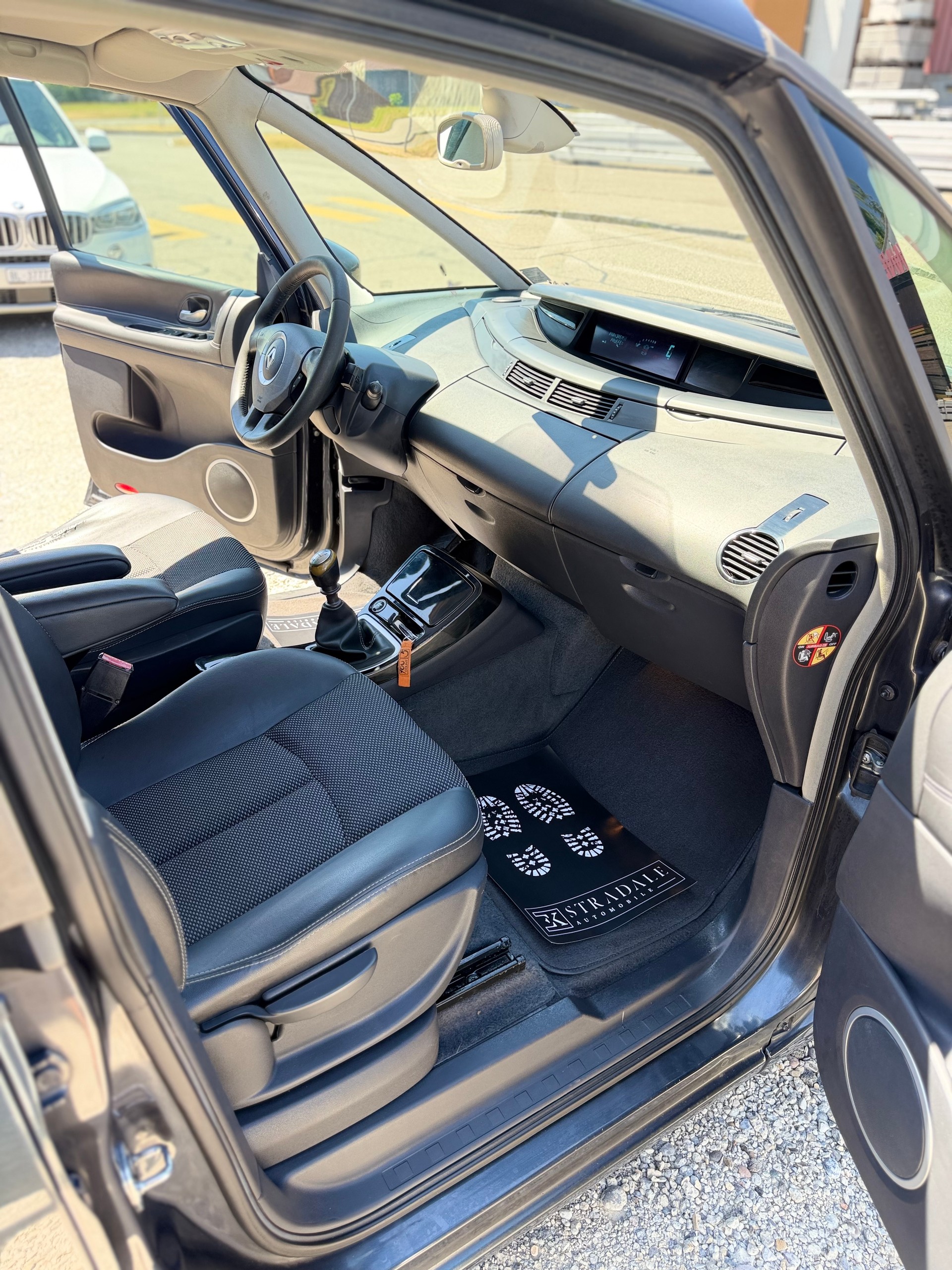 RENAULT Grand Espace 2.0 Turbo Dynamique **7Plätzer**-image-11