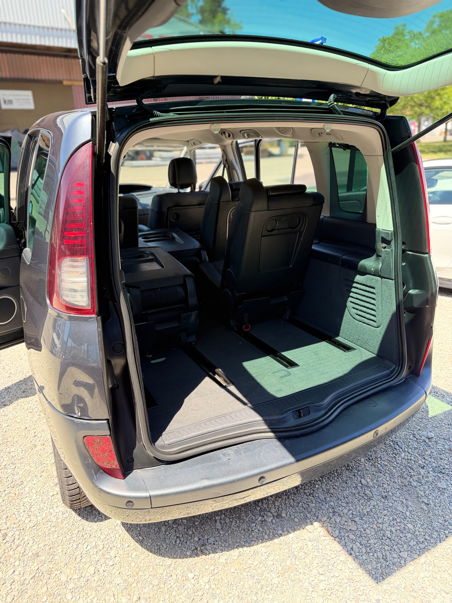 RENAULT Grand Espace 2.0 Turbo Dynamique **7Plätzer**-image-14