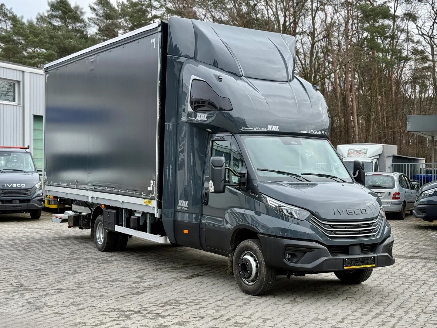IVECO 72 C 18H LAMAX XL Schlafkabine mit 2 Betten-image-1