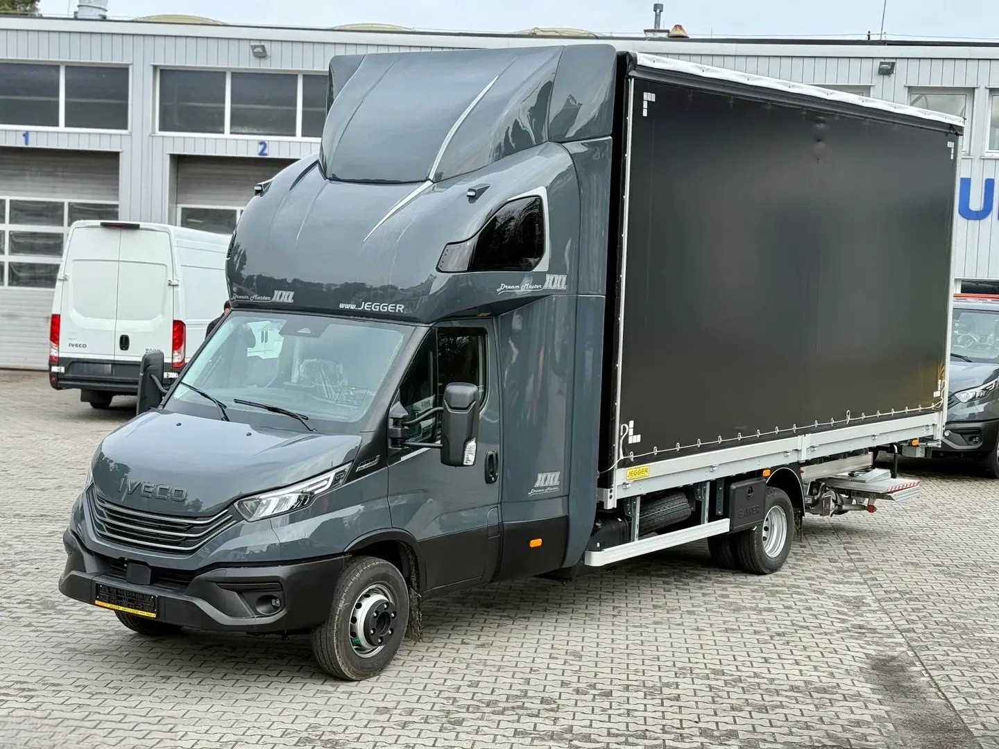 IVECO 72 C 18H LAMAX XL Schlafkabine mit 2 Betten-image-0