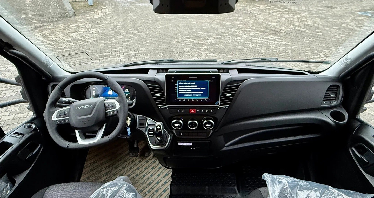 IVECO 72 C 18H LAMAX XL Schlafkabine mit 2 Betten-image-7