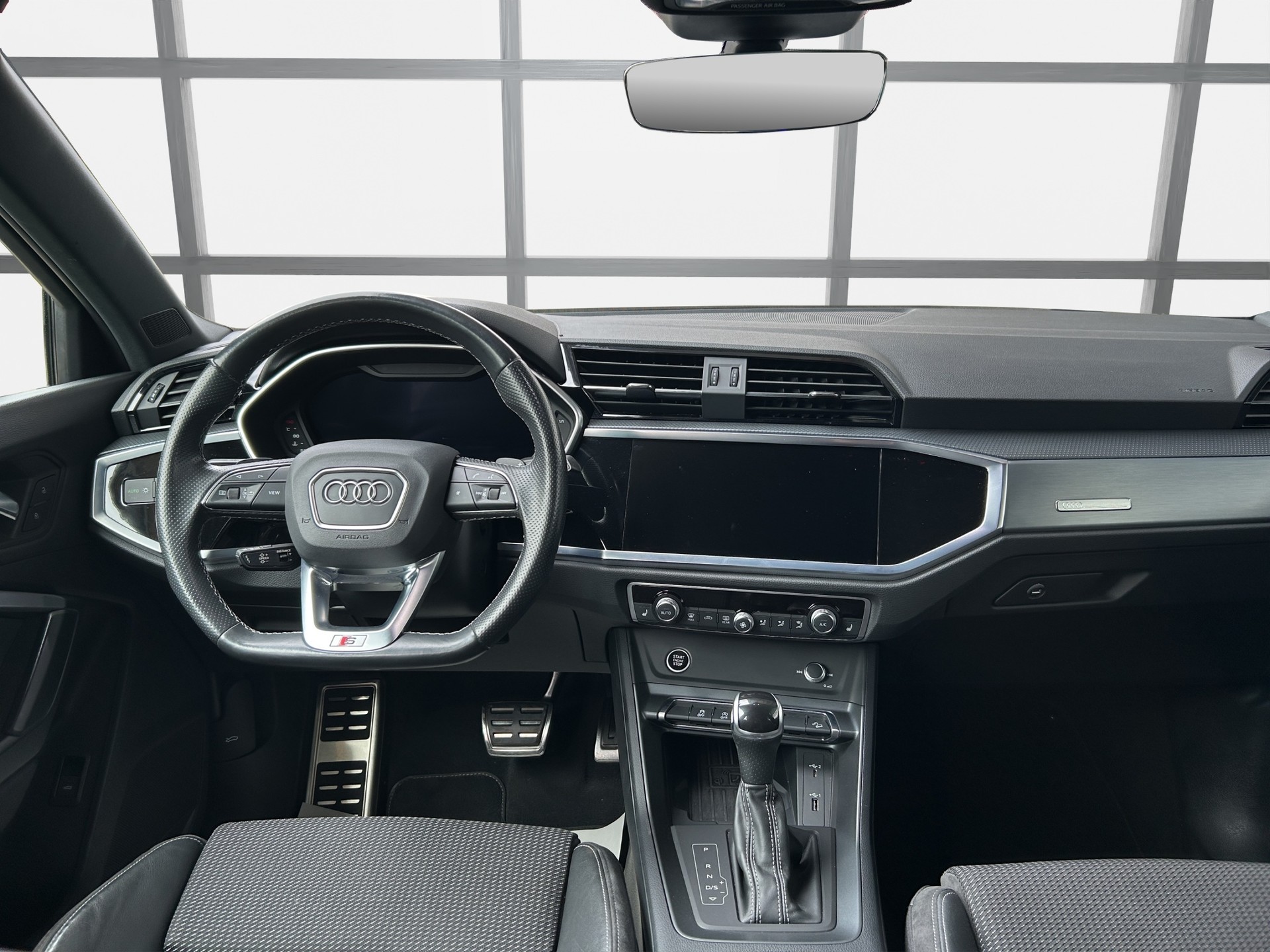 AUDI Q3 35 TFSI Attraction S-tronic-image-8