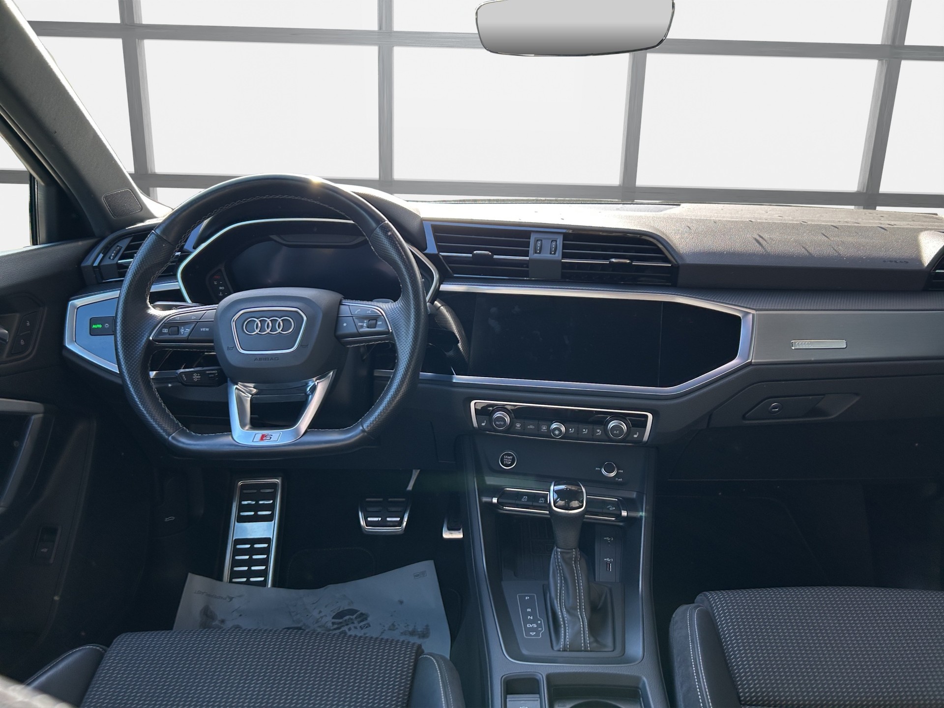 AUDI Q3 35 TFSI Attraction S-tronic-image-9