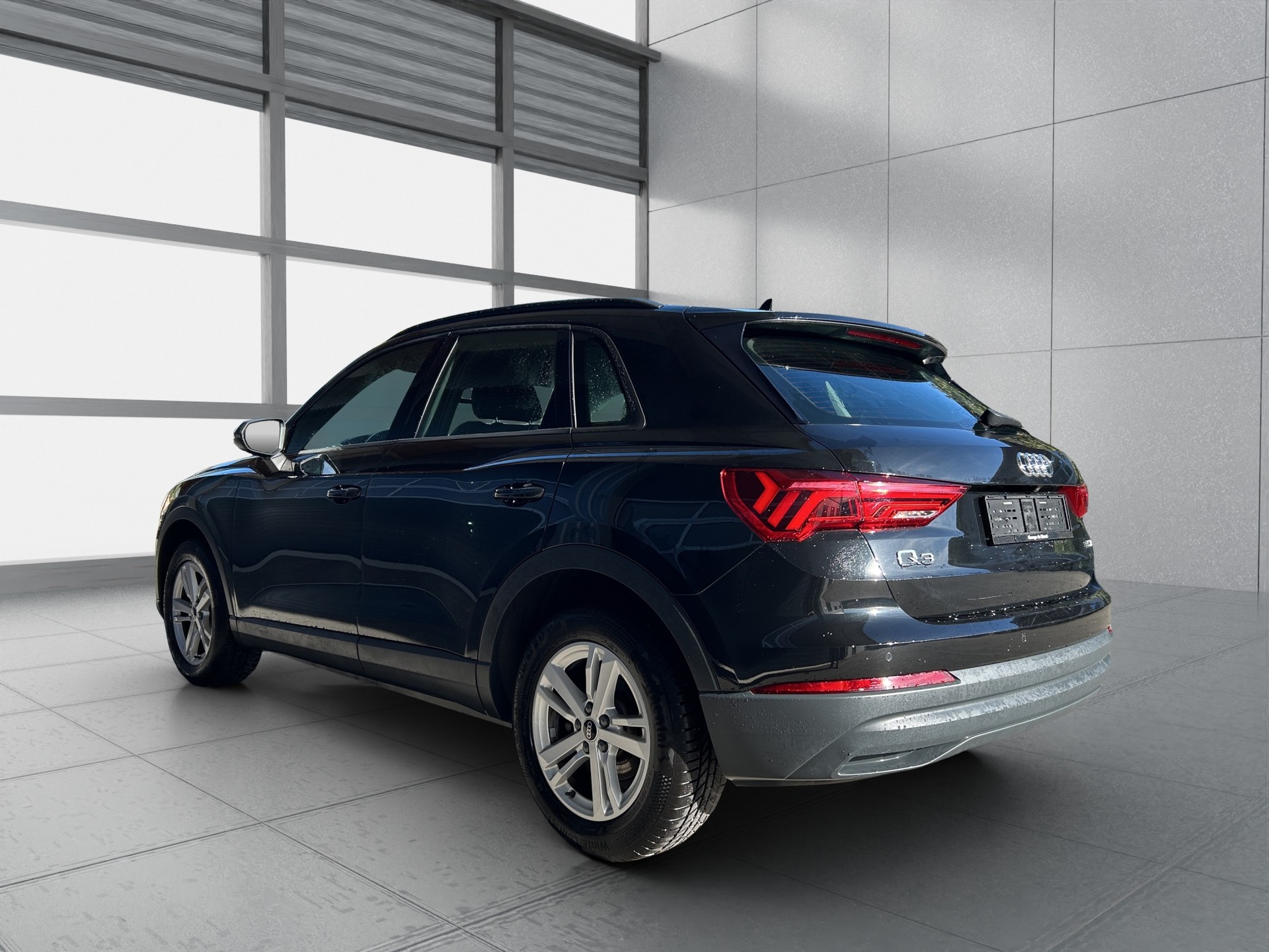 AUDI Q3 35 TFSI Attraction S-tronic-image-2