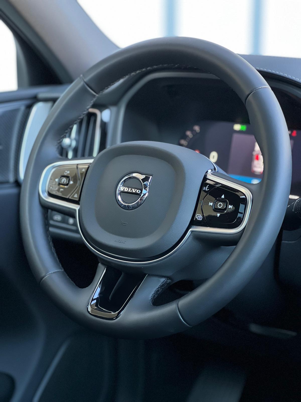 VOLVO XC60 2.0 T8 TE XCENTRIC Black Edition eAWD-image-9