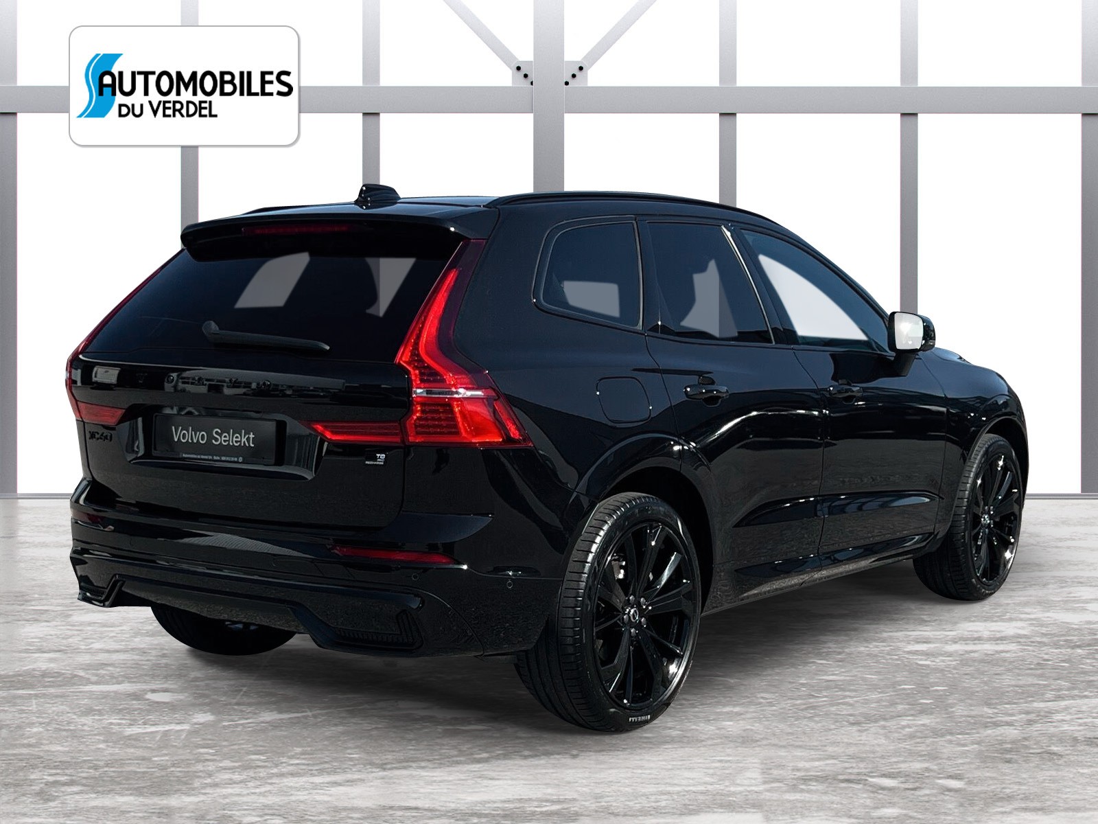 VOLVO XC60 2.0 T8 TE XCENTRIC Black Edition eAWD-image-4