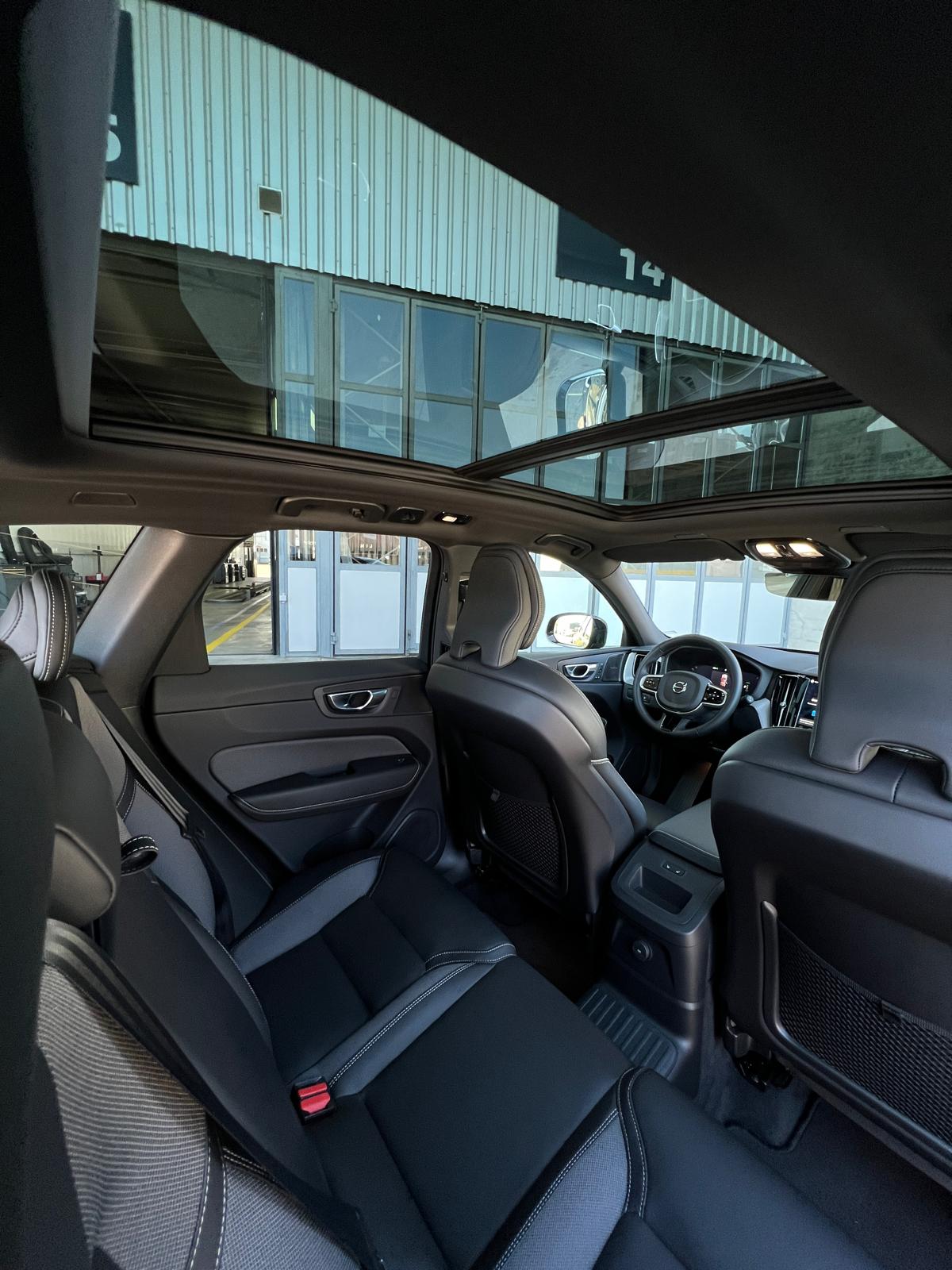 VOLVO XC60 2.0 T8 TE XCENTRIC Black Edition eAWD-image-16
