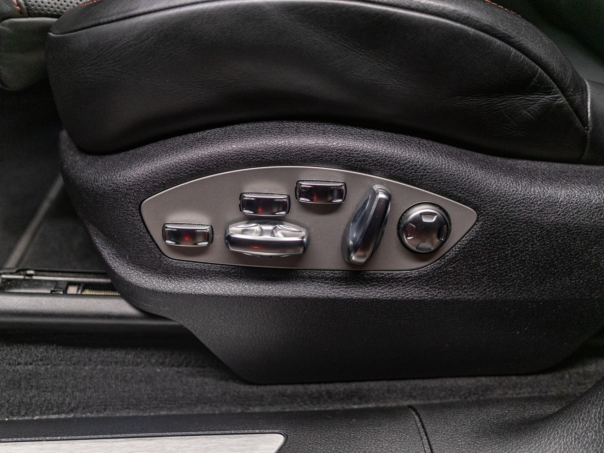 PORSCHE Macan Turbo PDK-image-10