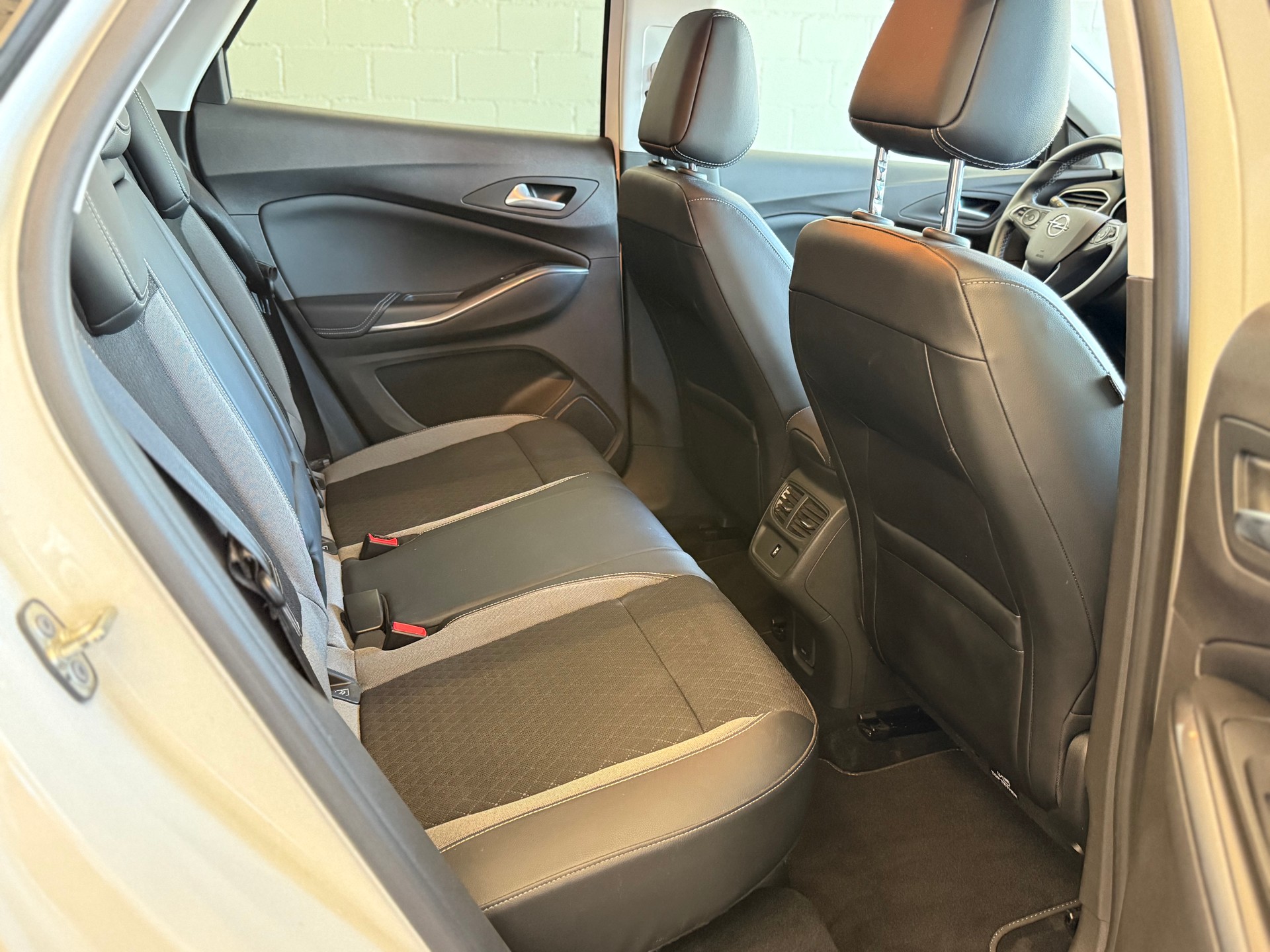 OPEL Grandland X 1.2i TP Excellence Automatik-image-8