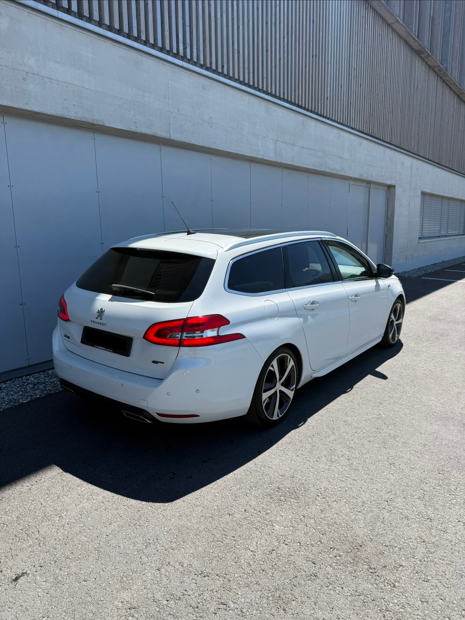 PEUGEOT 308 SW 2.0 BlueHDI GT Automatic-image-5