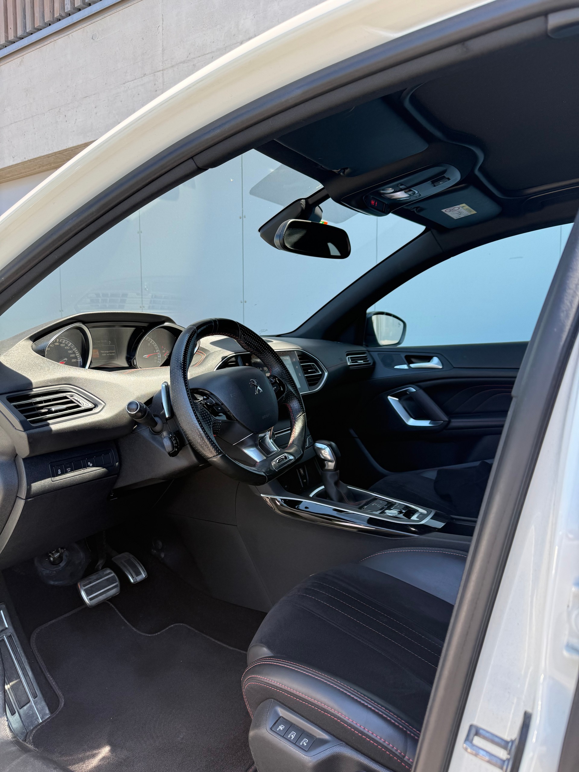 PEUGEOT 308 SW 2.0 BlueHDI GT Automatic-image-8