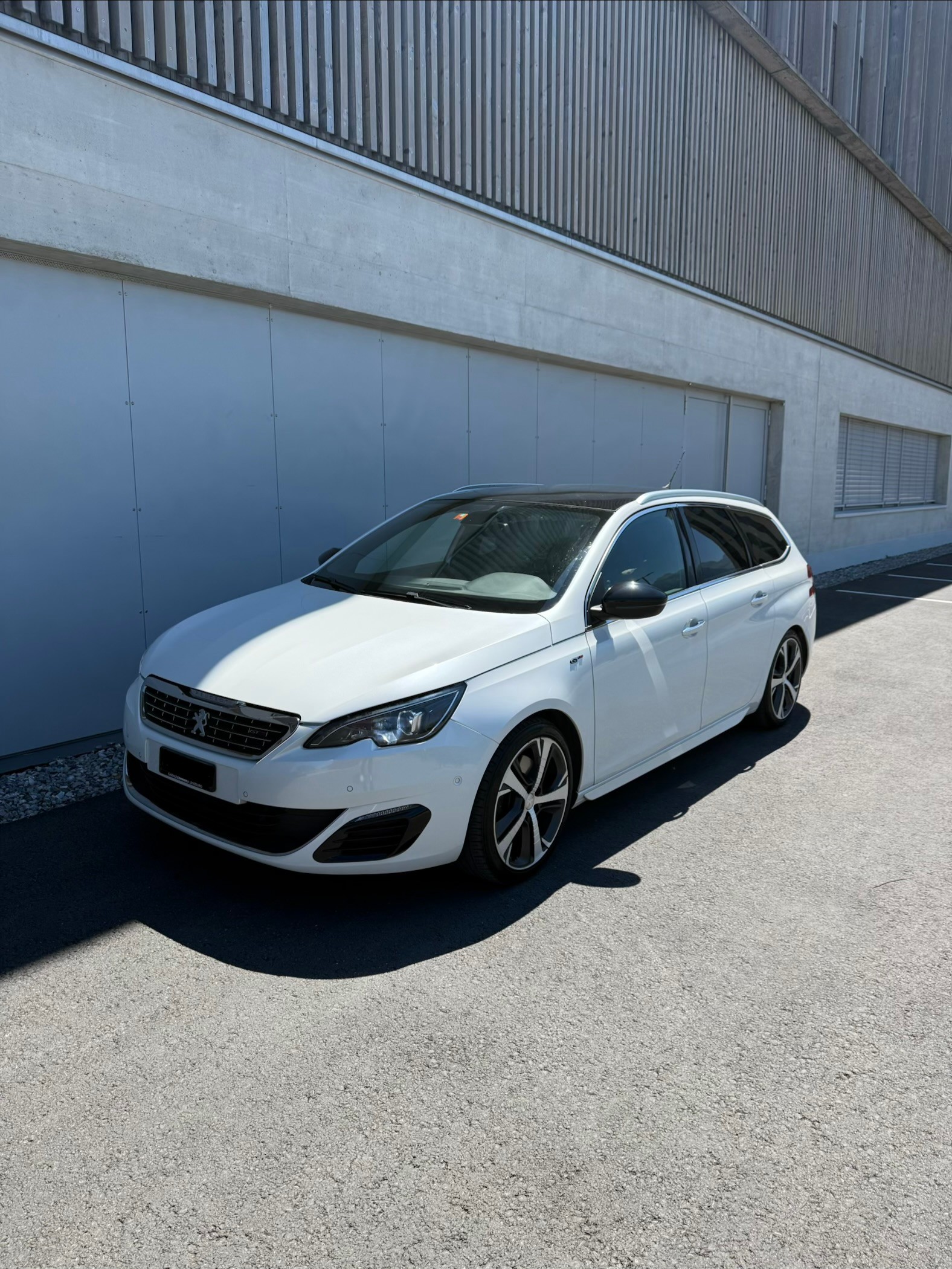 PEUGEOT 308 SW 2.0 BlueHDI GT Automatic-image-1