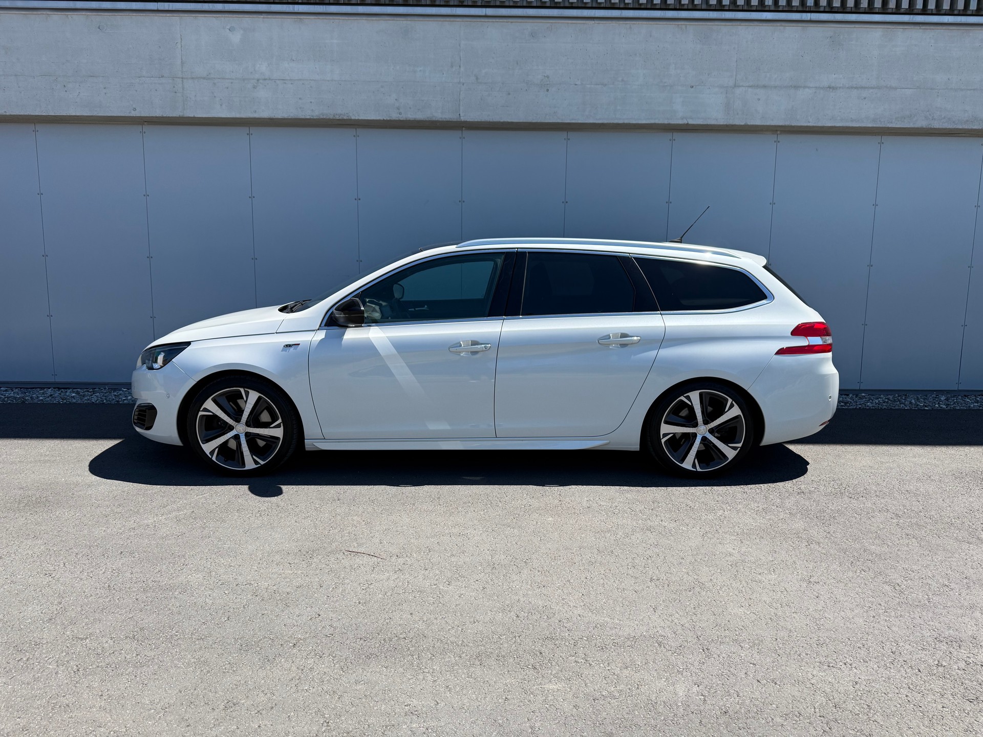 PEUGEOT 308 SW 2.0 BlueHDI GT Automatic-image-2