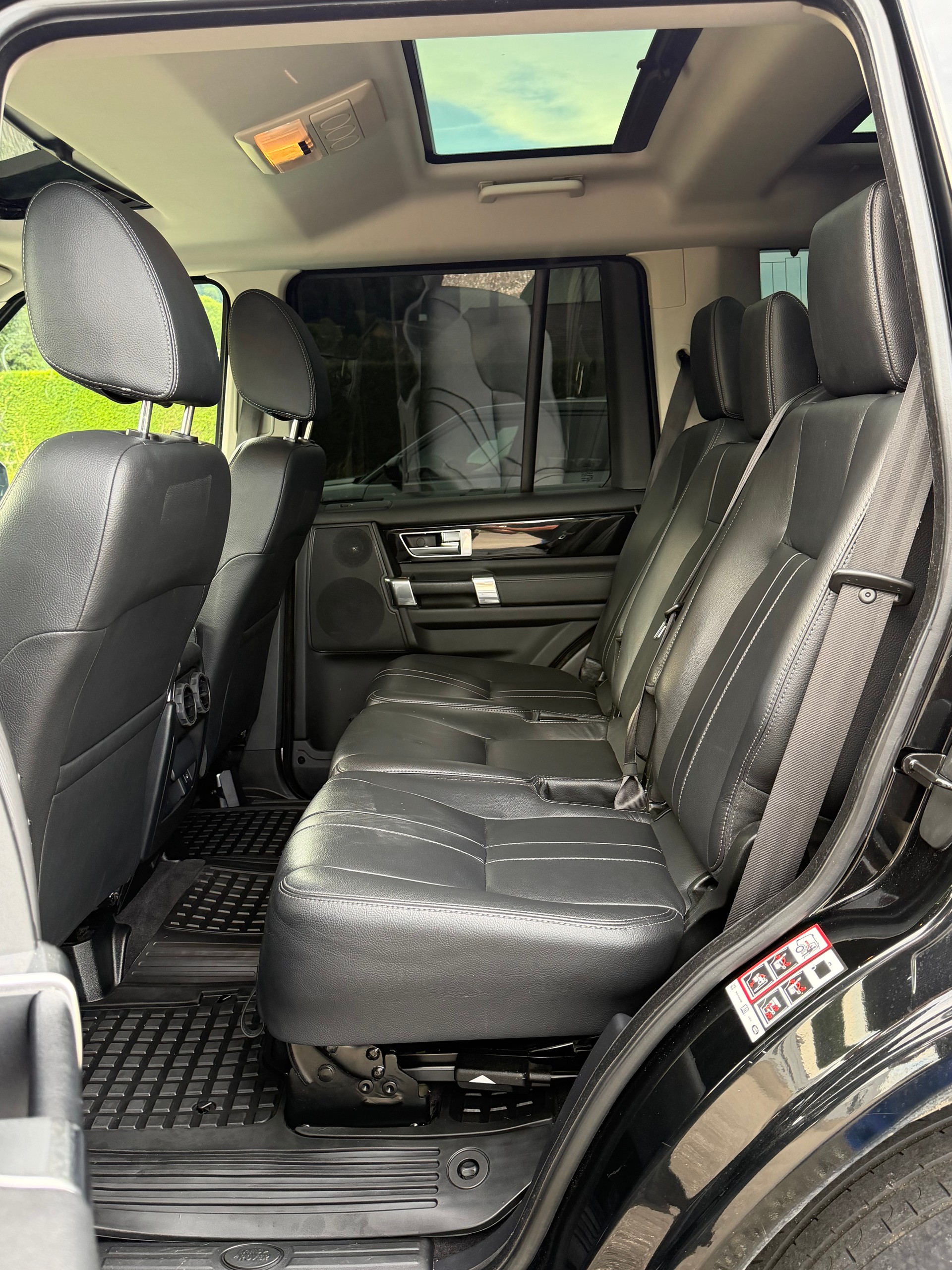 LAND ROVER 3.0 SDV6 256 LE XXV-image-4