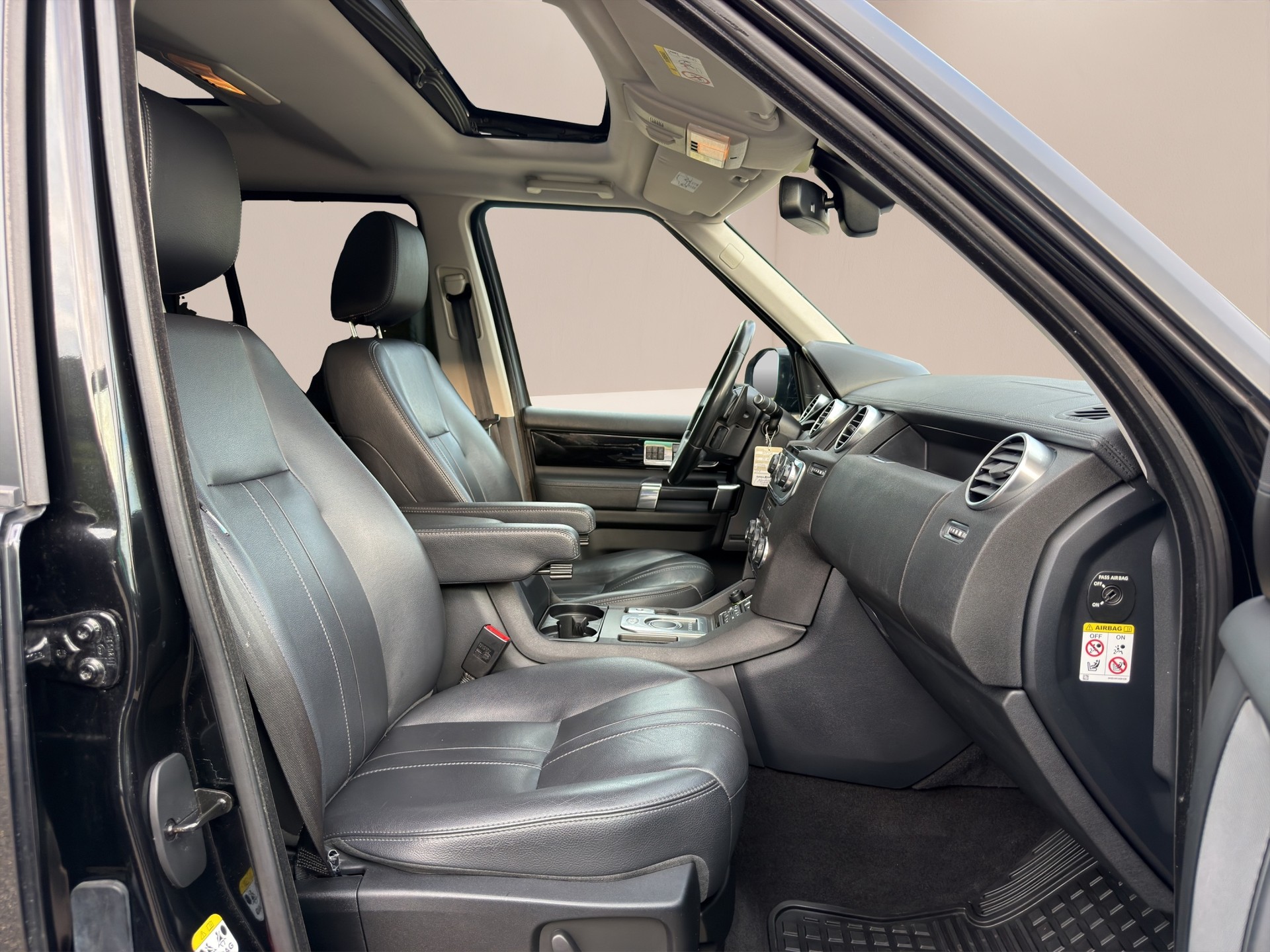 LAND ROVER 3.0 SDV6 256 LE XXV-image-3