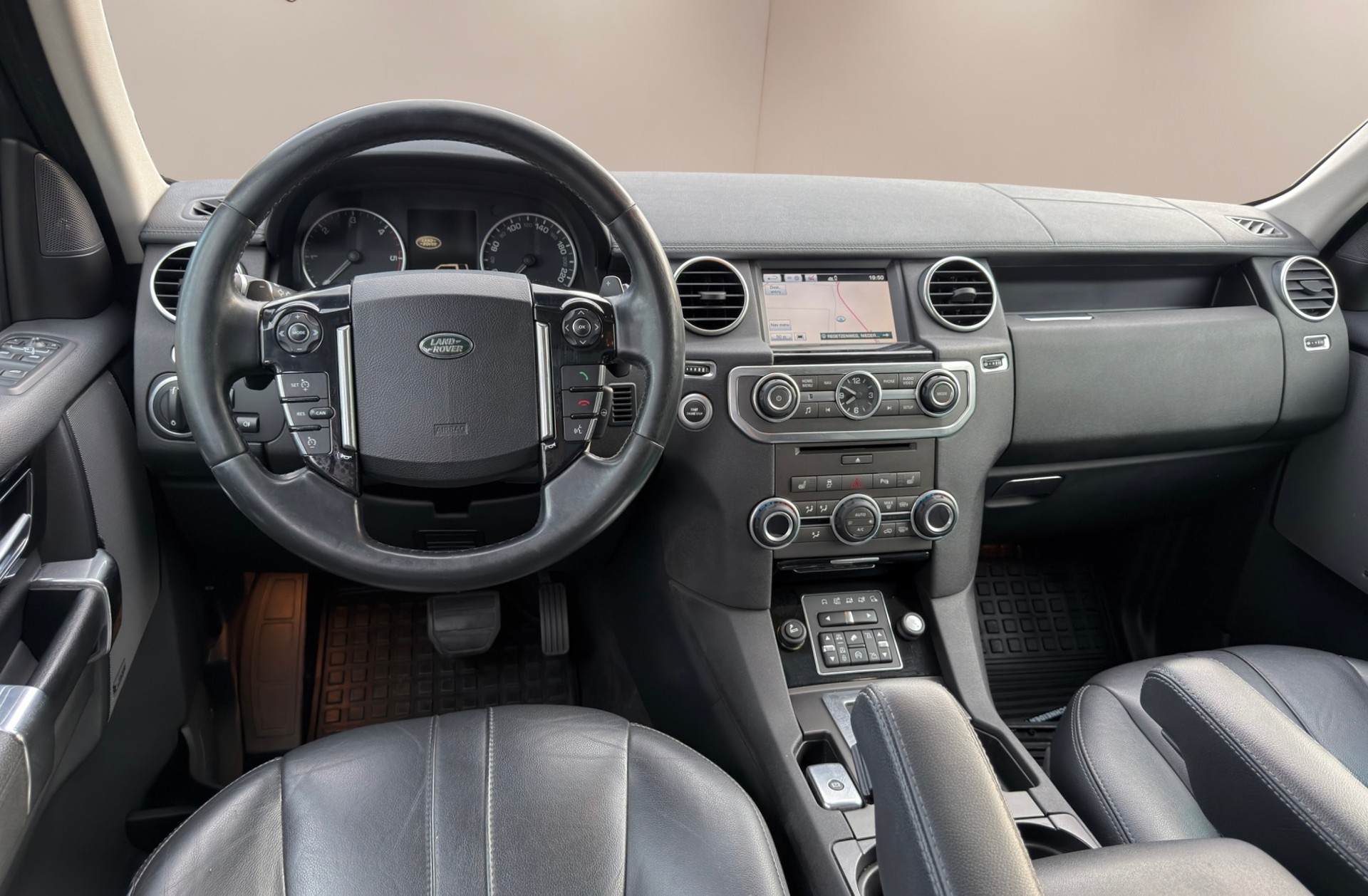 LAND ROVER 3.0 SDV6 256 LE XXV-image-2