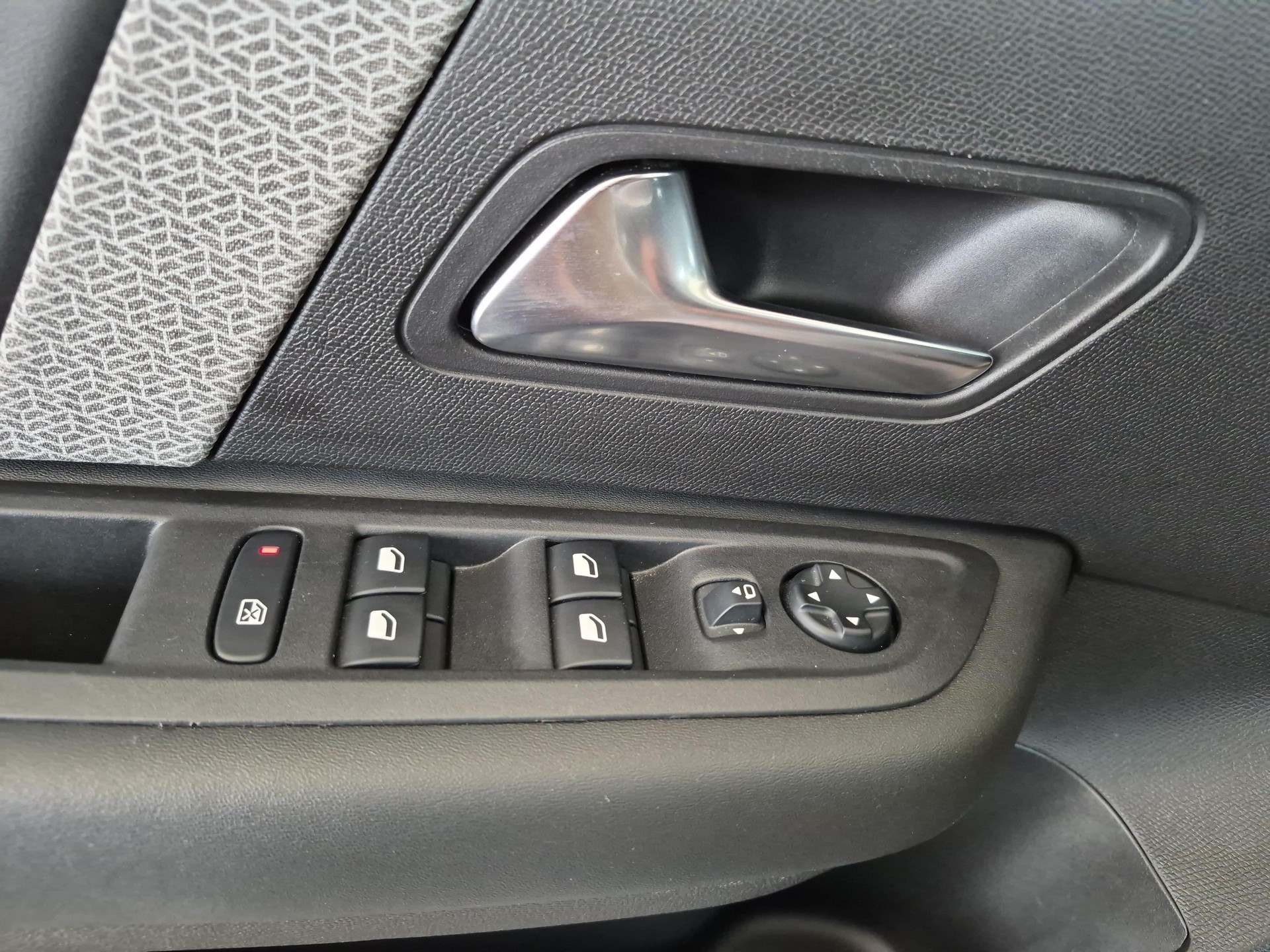 CITROEN C4 1.2 PureTech Shine / ab 3,99% Leasing bei Abschluss einer Protect Autoversicherung-image-16