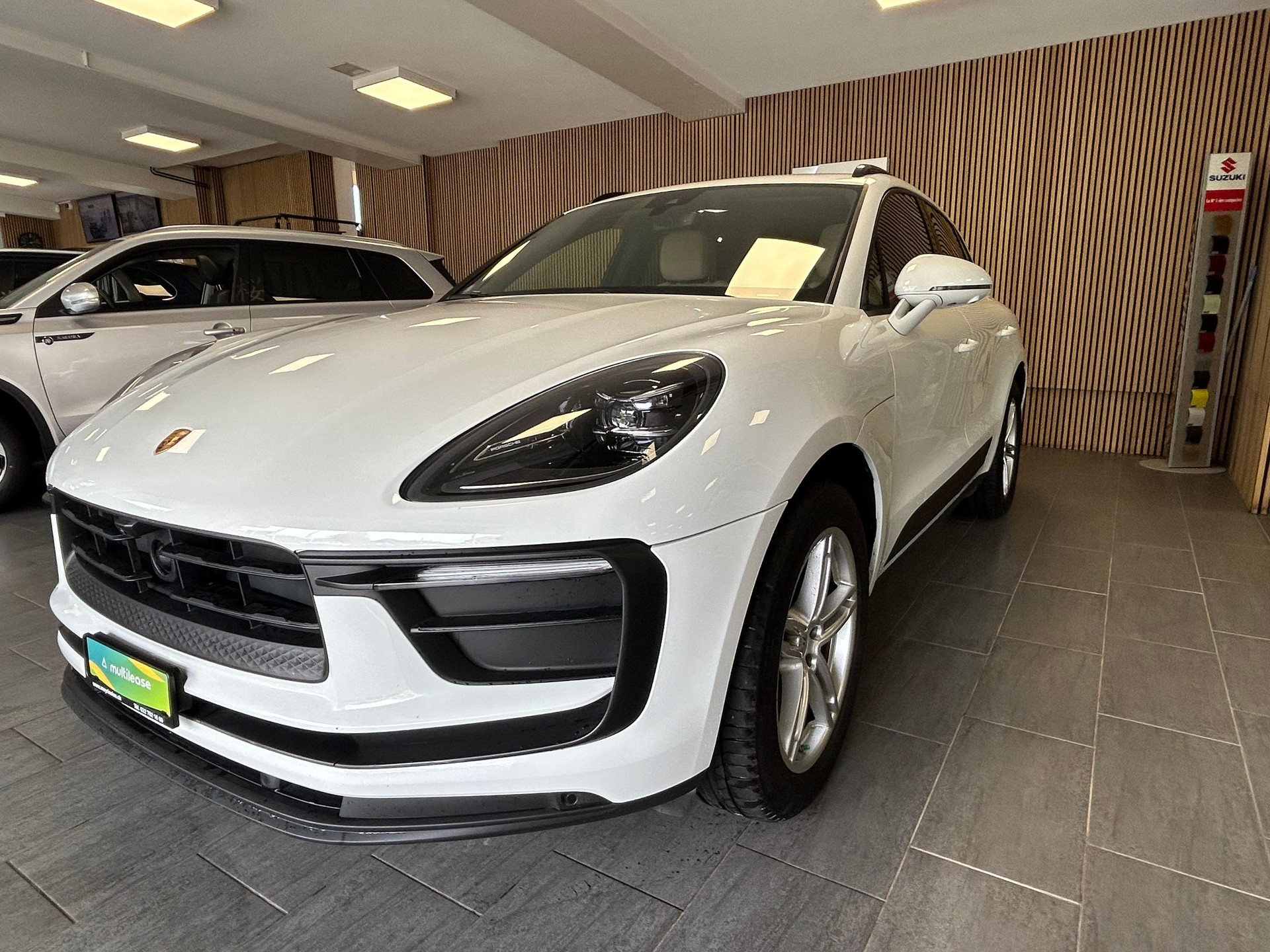 PORSCHE Macan 2.0-image-3