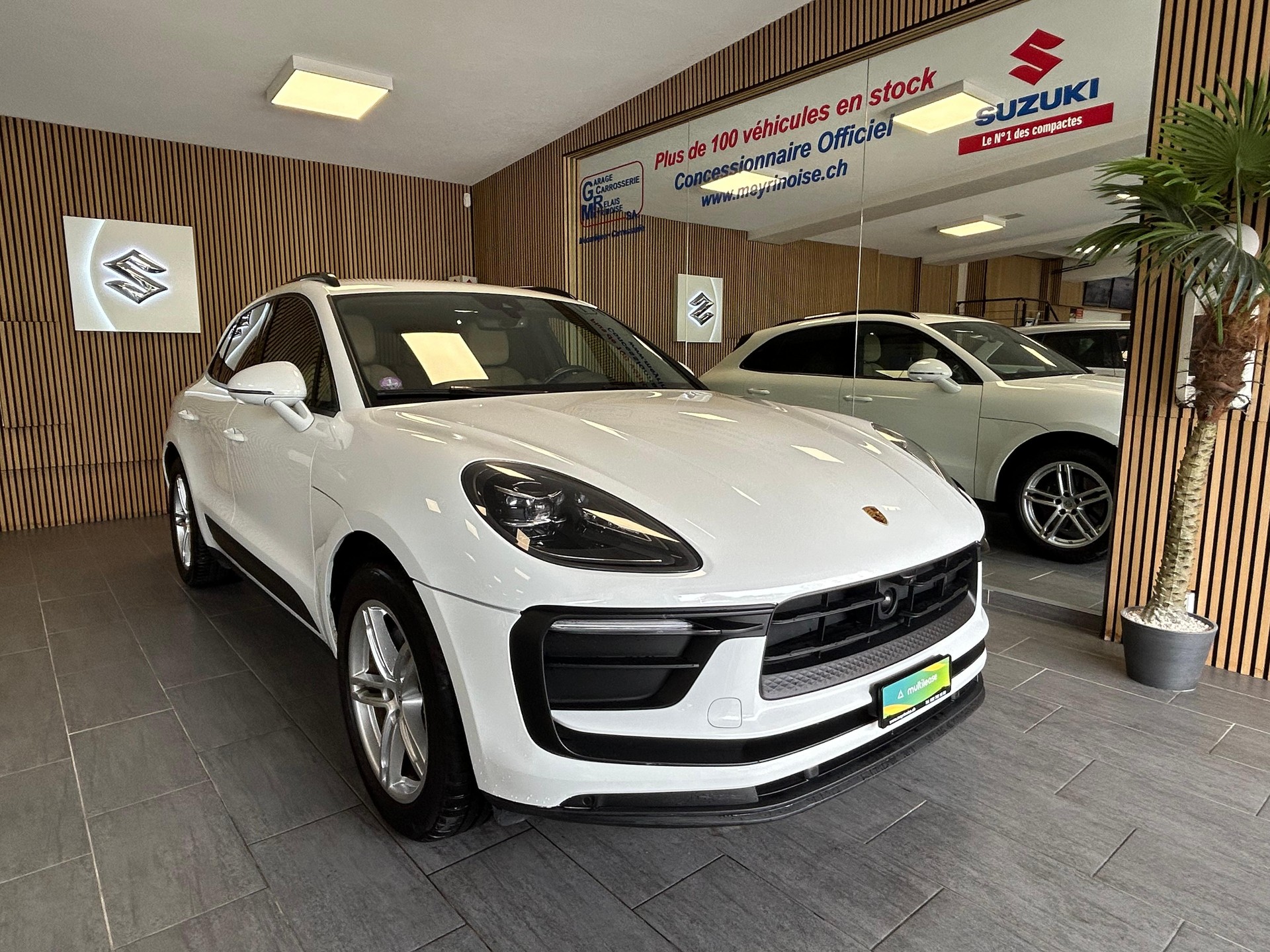 PORSCHE Macan 2.0-image-1