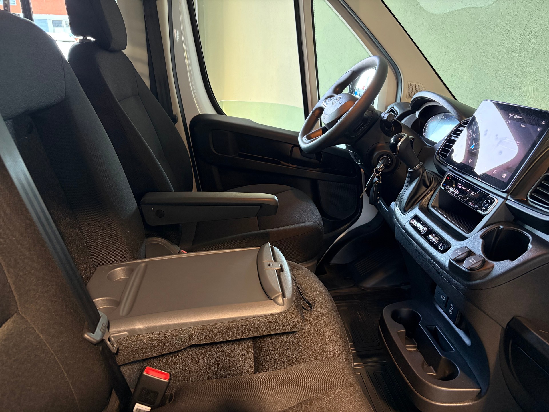 TOYOTA Proace MAX 2.2D Brücke mit Doppelkabine HD Active 3,5t L3H1 Automat *7Plätzer*Anhängerkupplung*Rückfahrkamera*-image-23