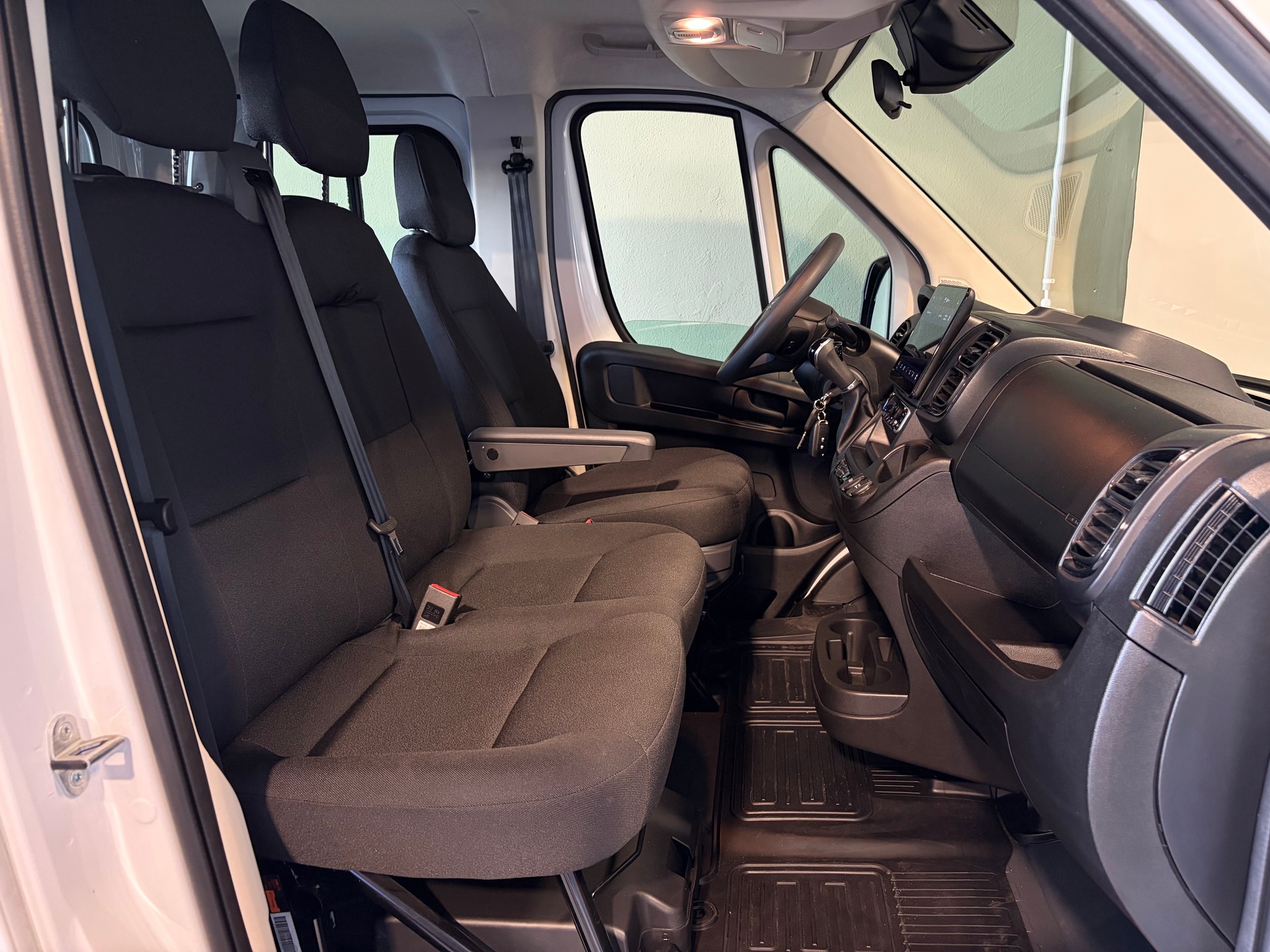 TOYOTA Proace MAX 2.2D Brücke mit Doppelkabine HD Active 3,5t L3H1 Automat *7Plätzer*Anhängerkupplung*Rückfahrkamera*-image-12