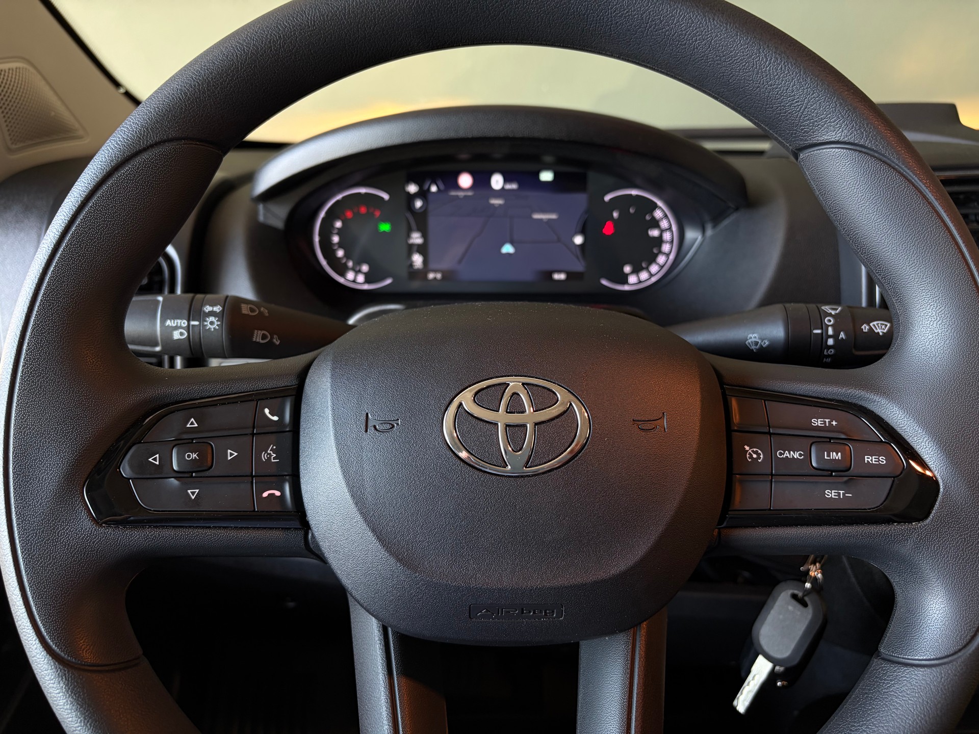 TOYOTA Proace MAX 2.2D Brücke mit Doppelkabine HD Active 3,5t L3H1 Automat *7Plätzer*Anhängerkupplung*Rückfahrkamera*-image-15