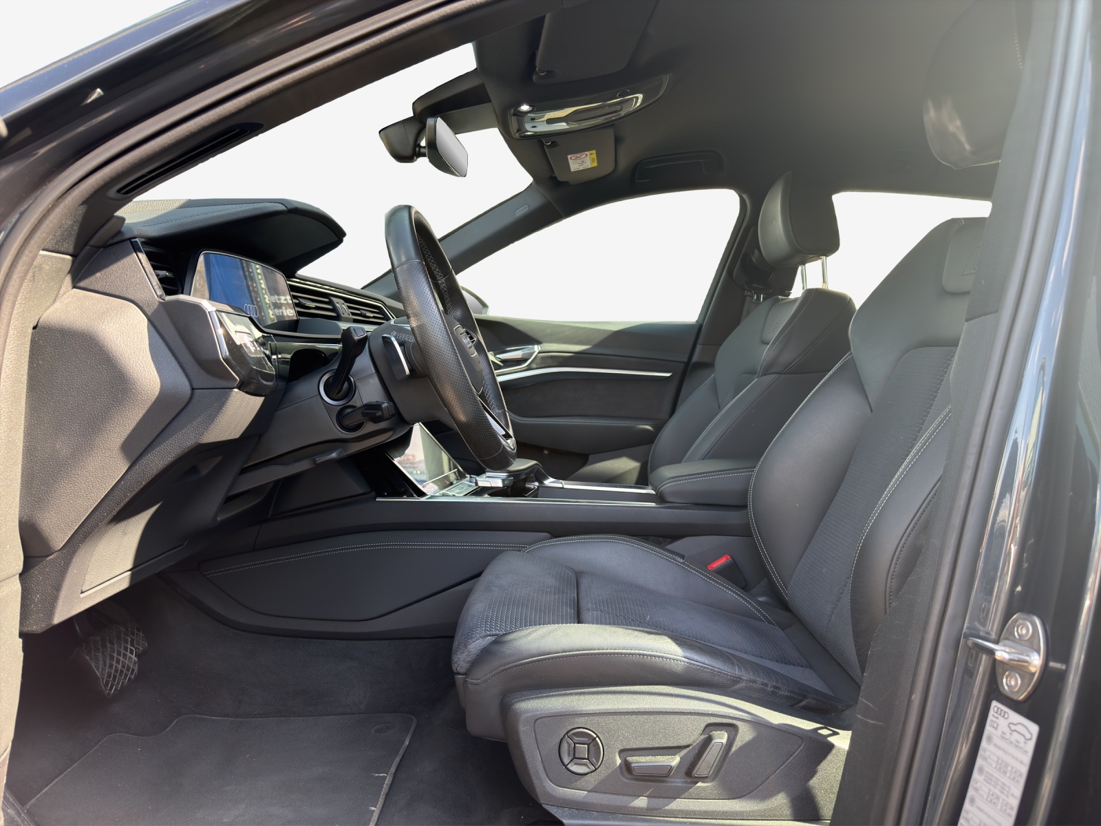 AUDI e-tron 55 quattro-image-7