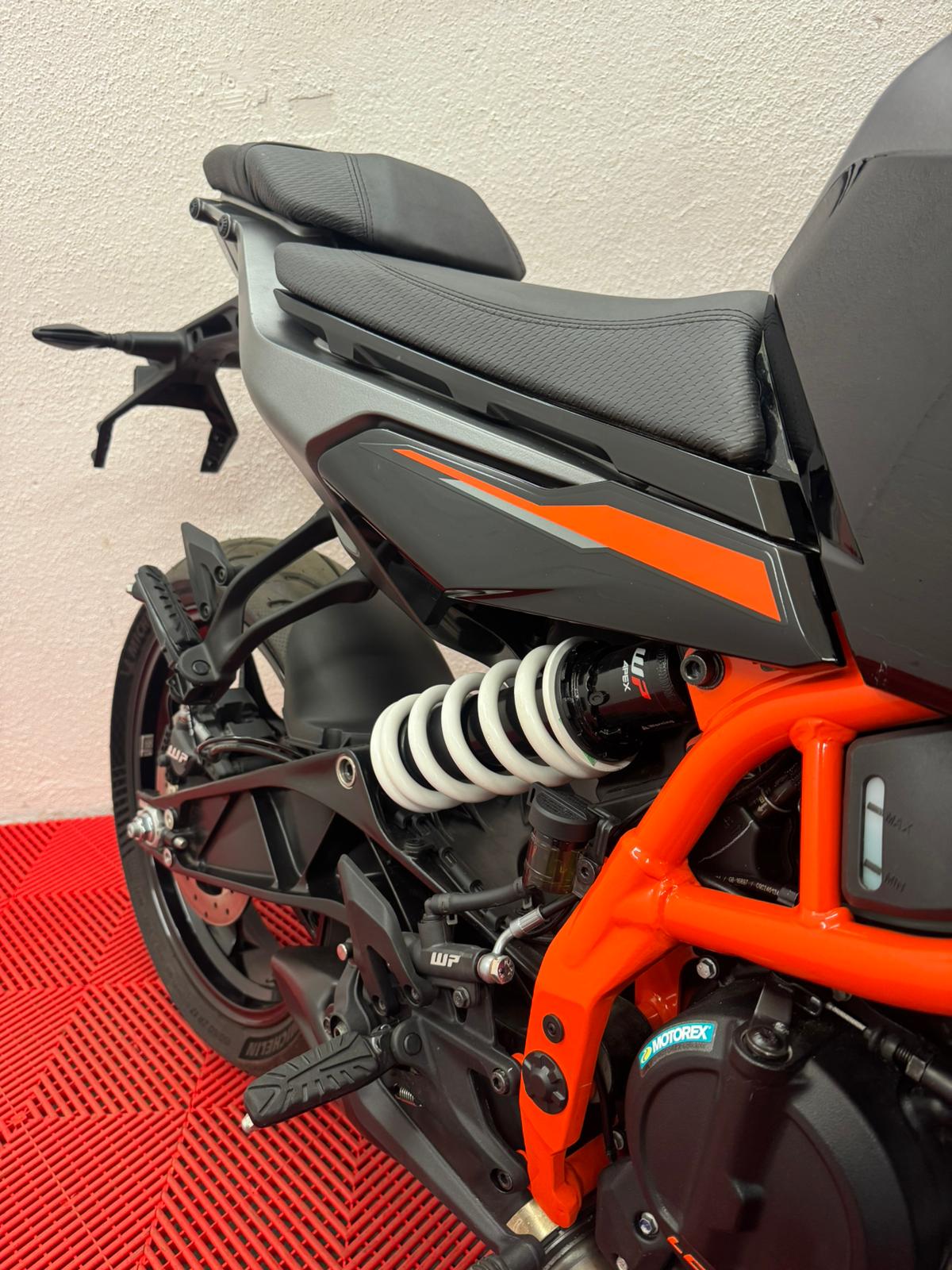 KTM 390 Duke-image-5