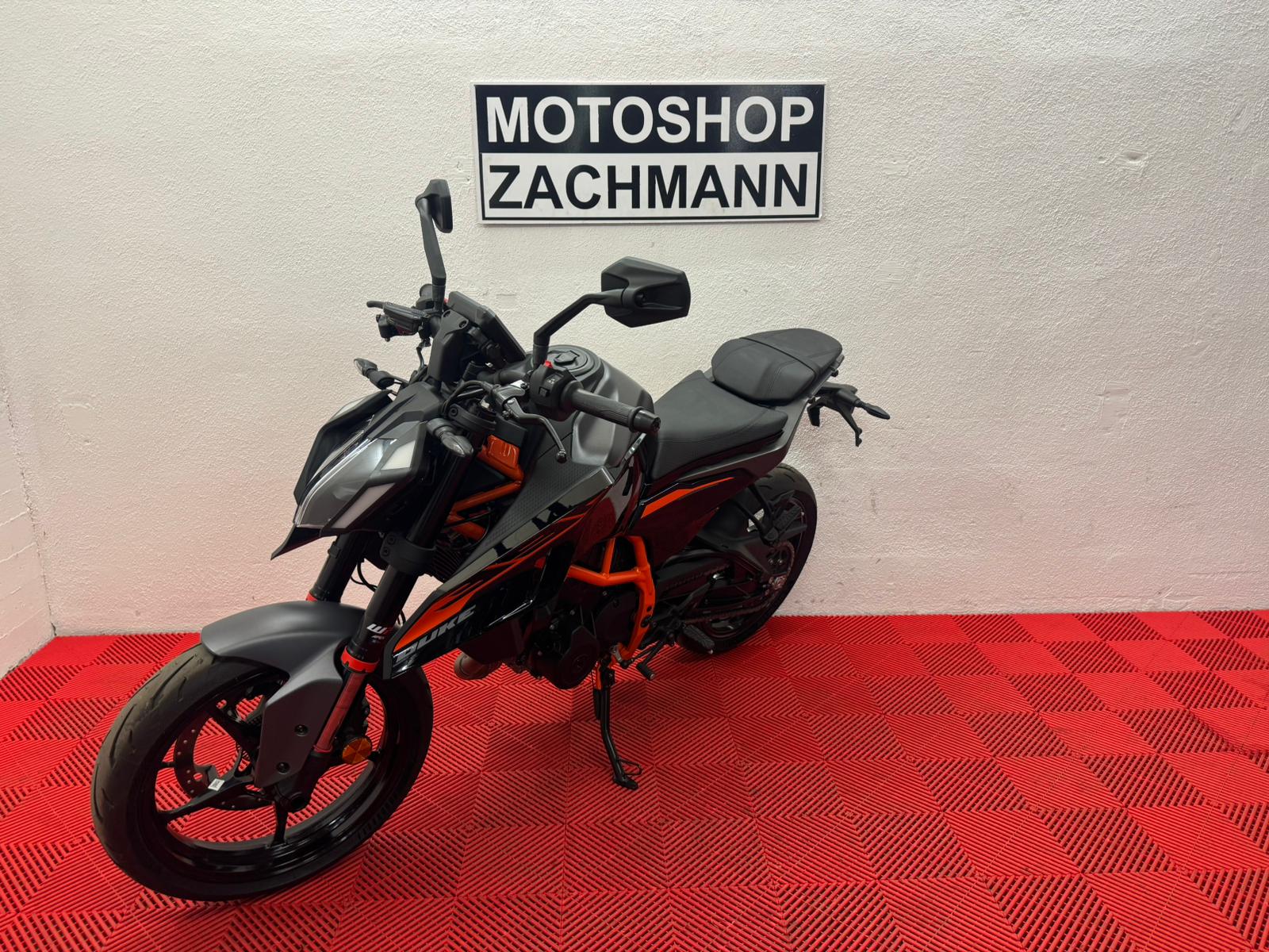 KTM 390 Duke-showroom-element-2