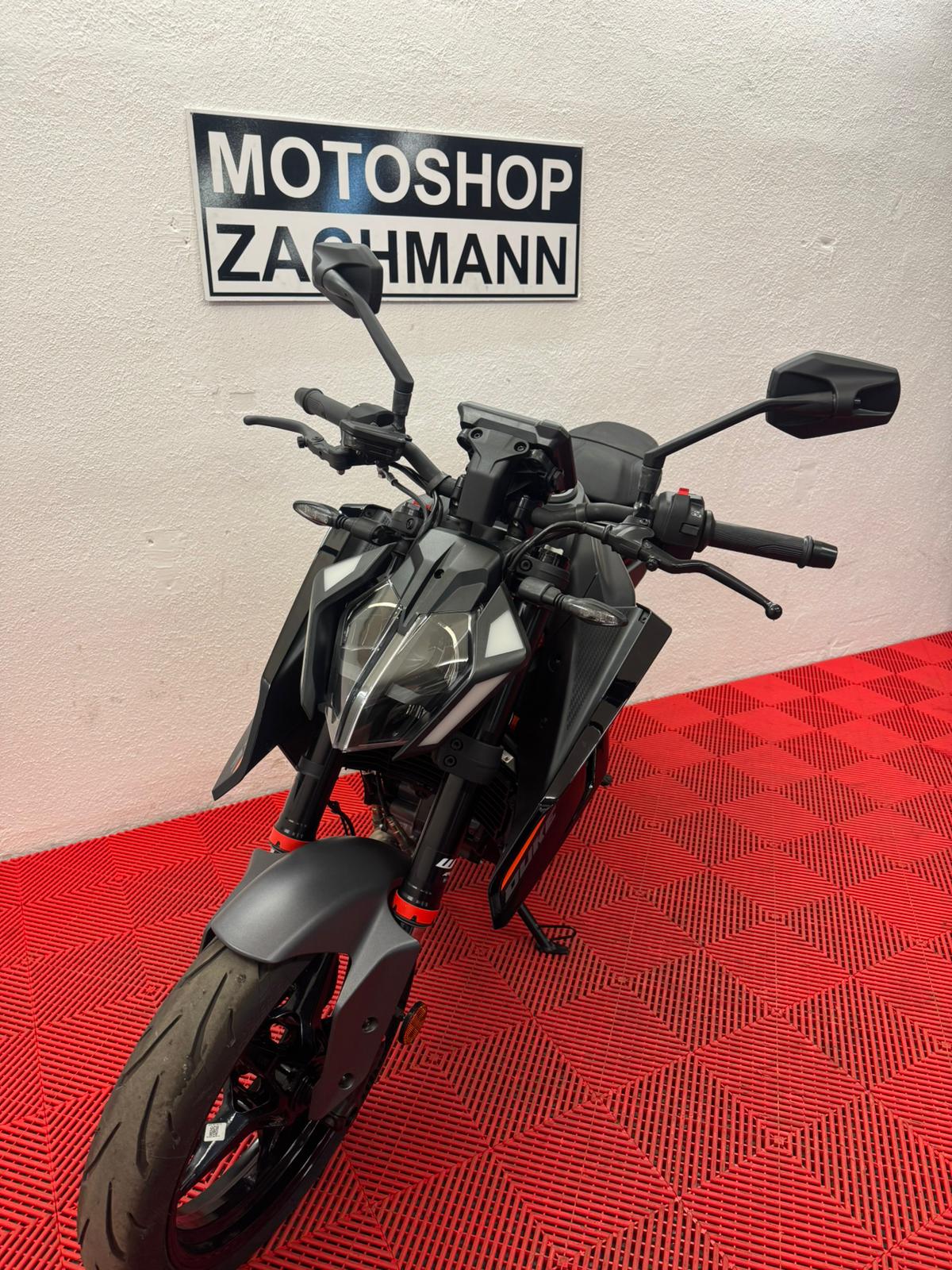 KTM 390 Duke-image-4