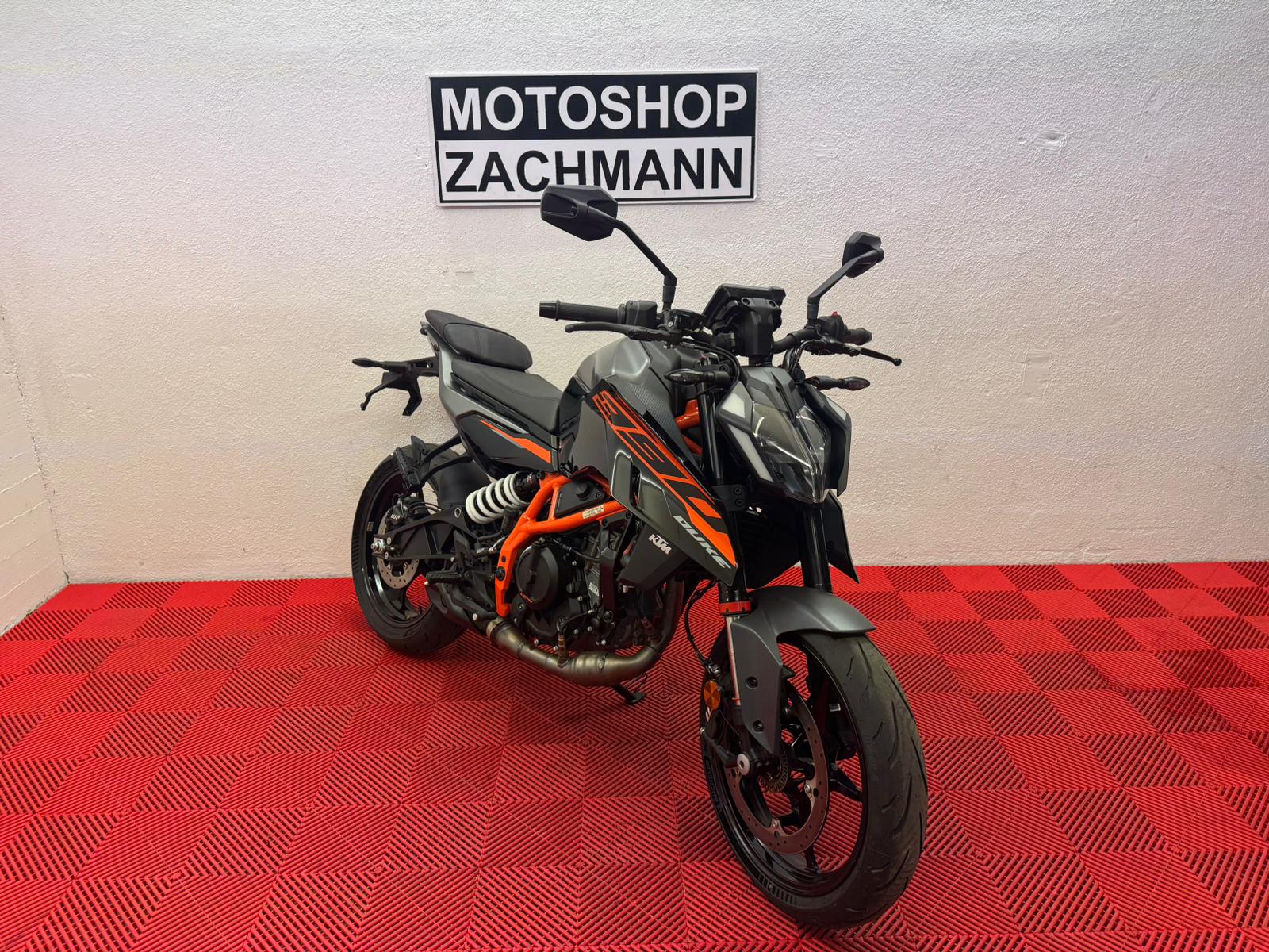 KTM 390 Duke-showroom-element-1