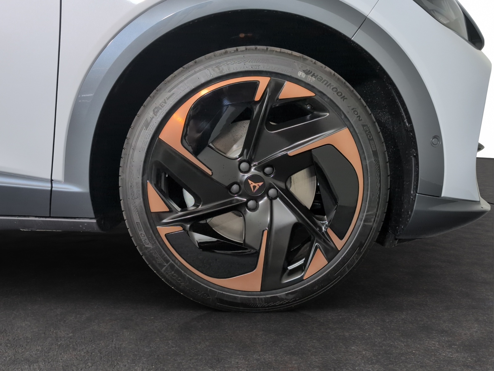 CUPRA Tavascan Type 9 77 kWh Adrenaline-image-4
